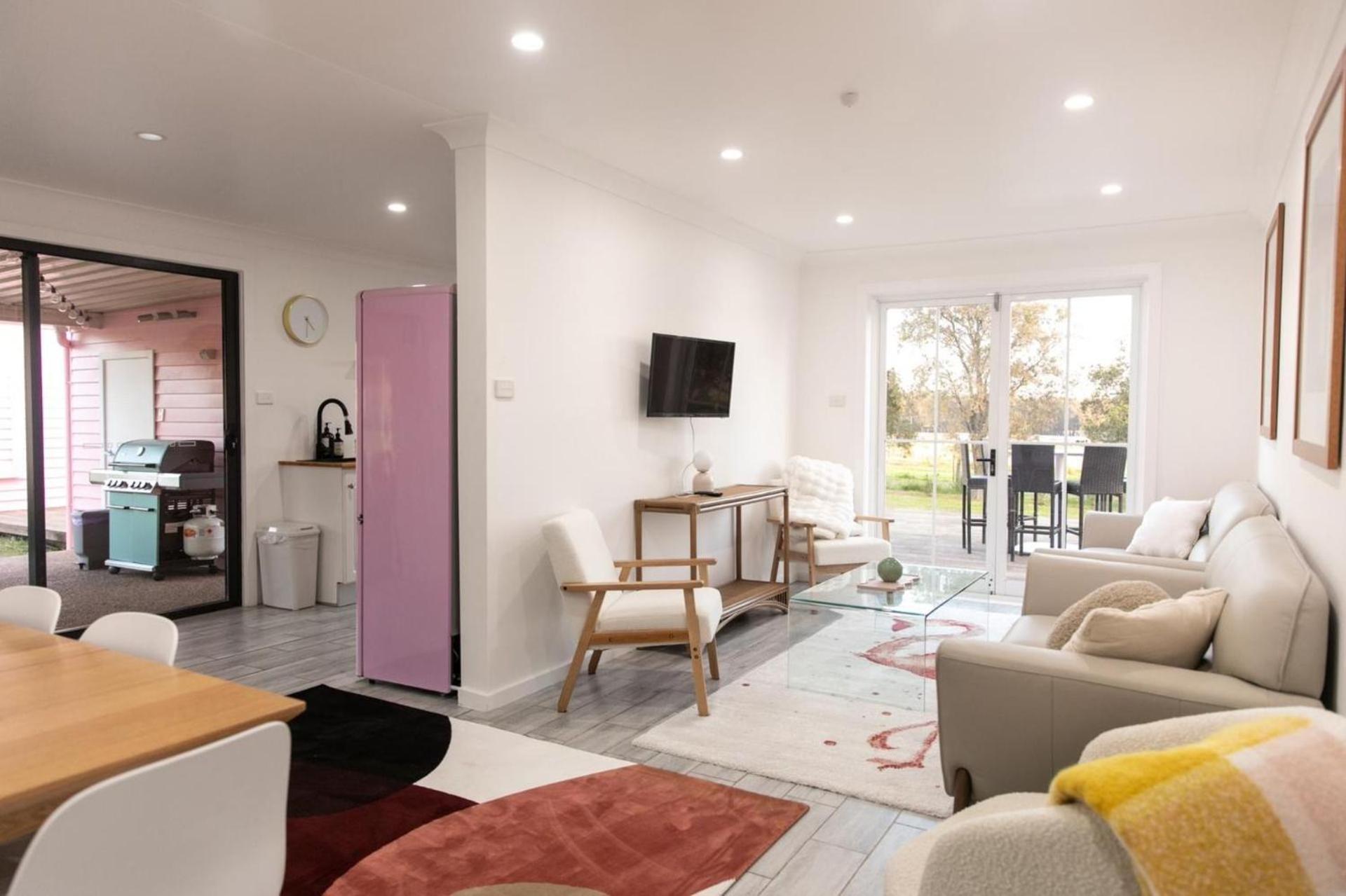 Six-Bedroom House photo 1