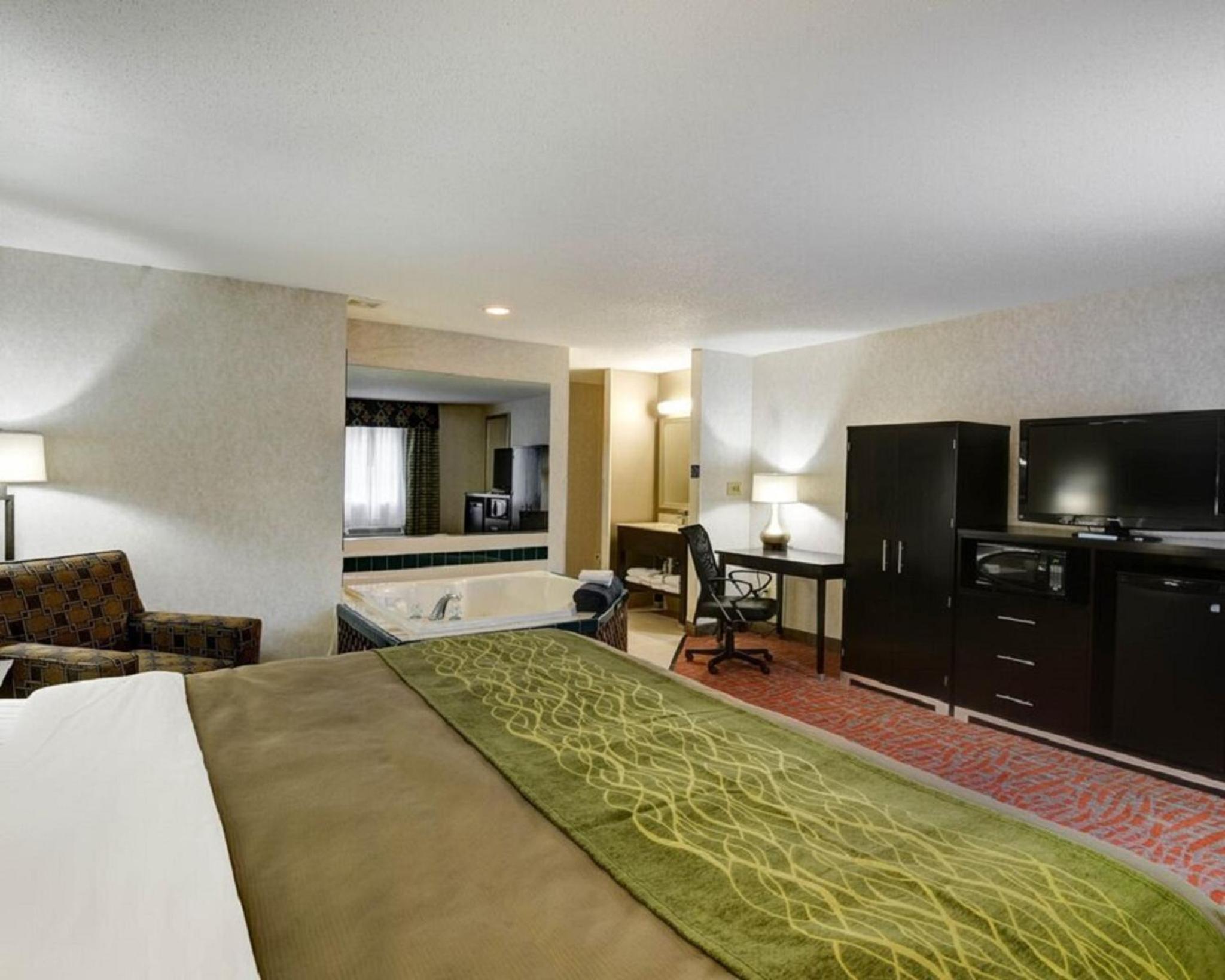 King Room with Spa Bath- Non Smoking - Photo 4