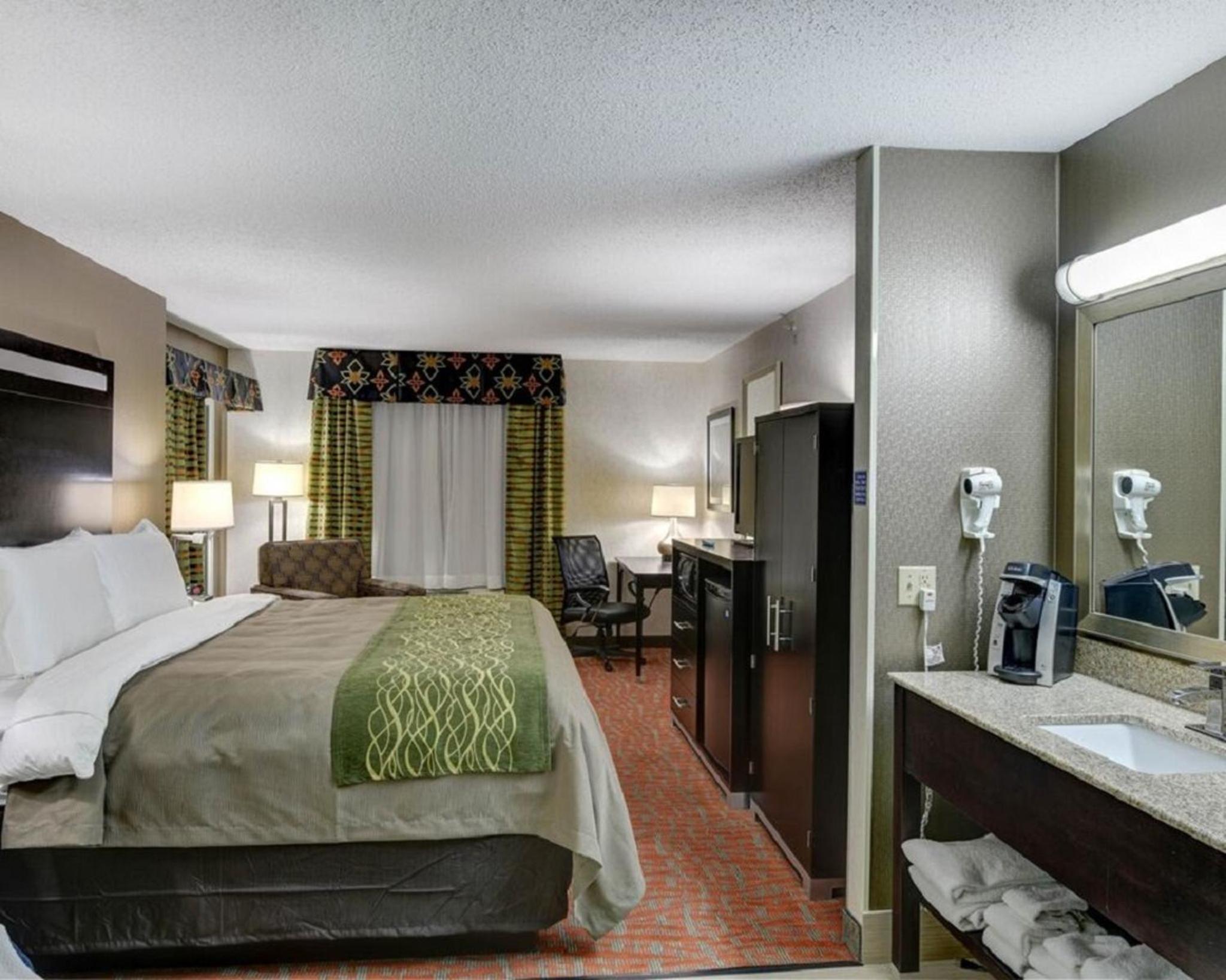 King Room with Spa Bath- Non Smoking - Photo 3