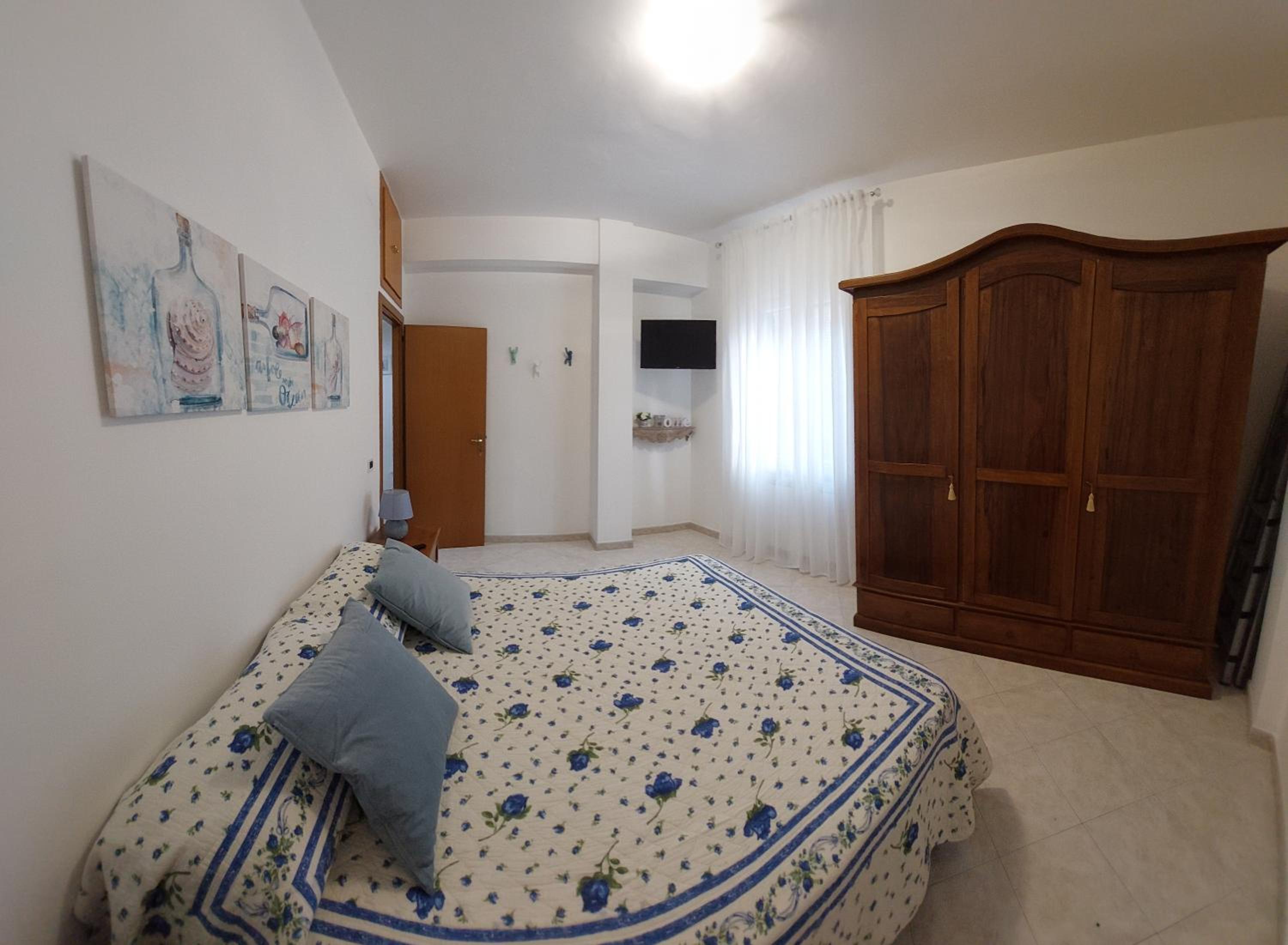One-Bedroom Apartment photo 3