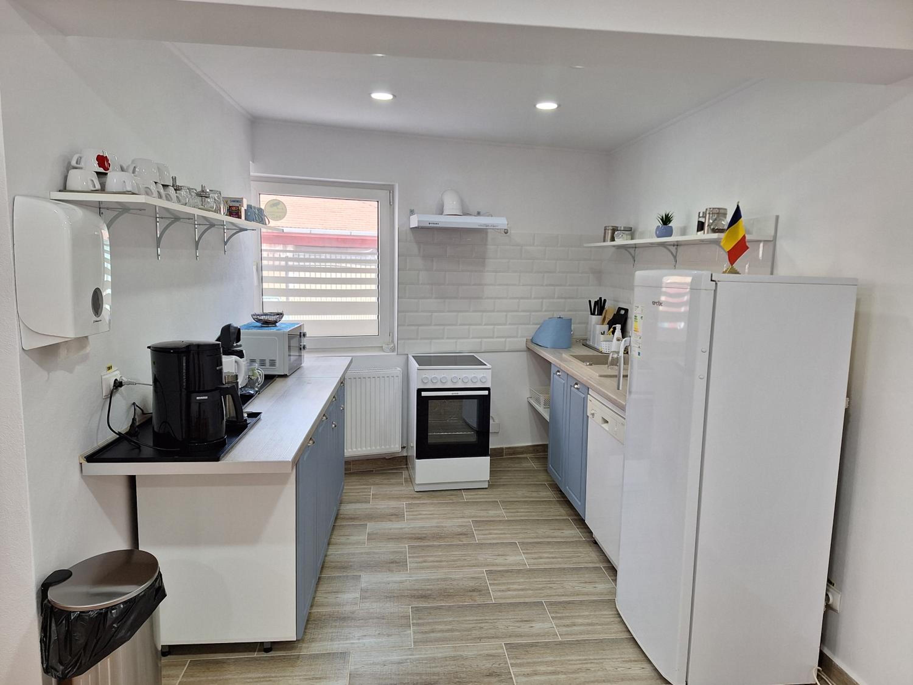 Budget Double Room - Photo 6
