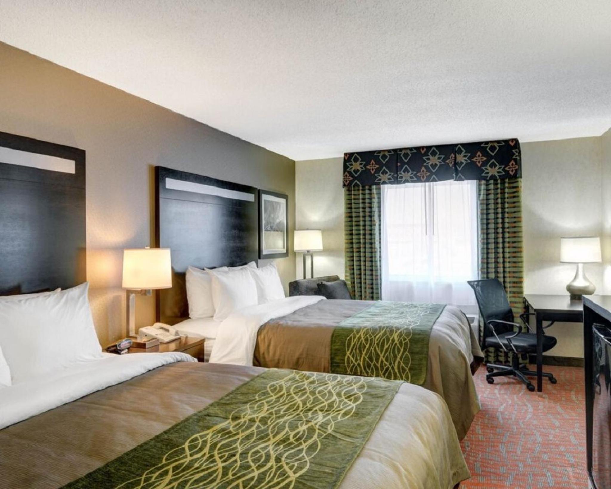Queen Room with Two Queen Beds - Non-Smoking - Photo 3