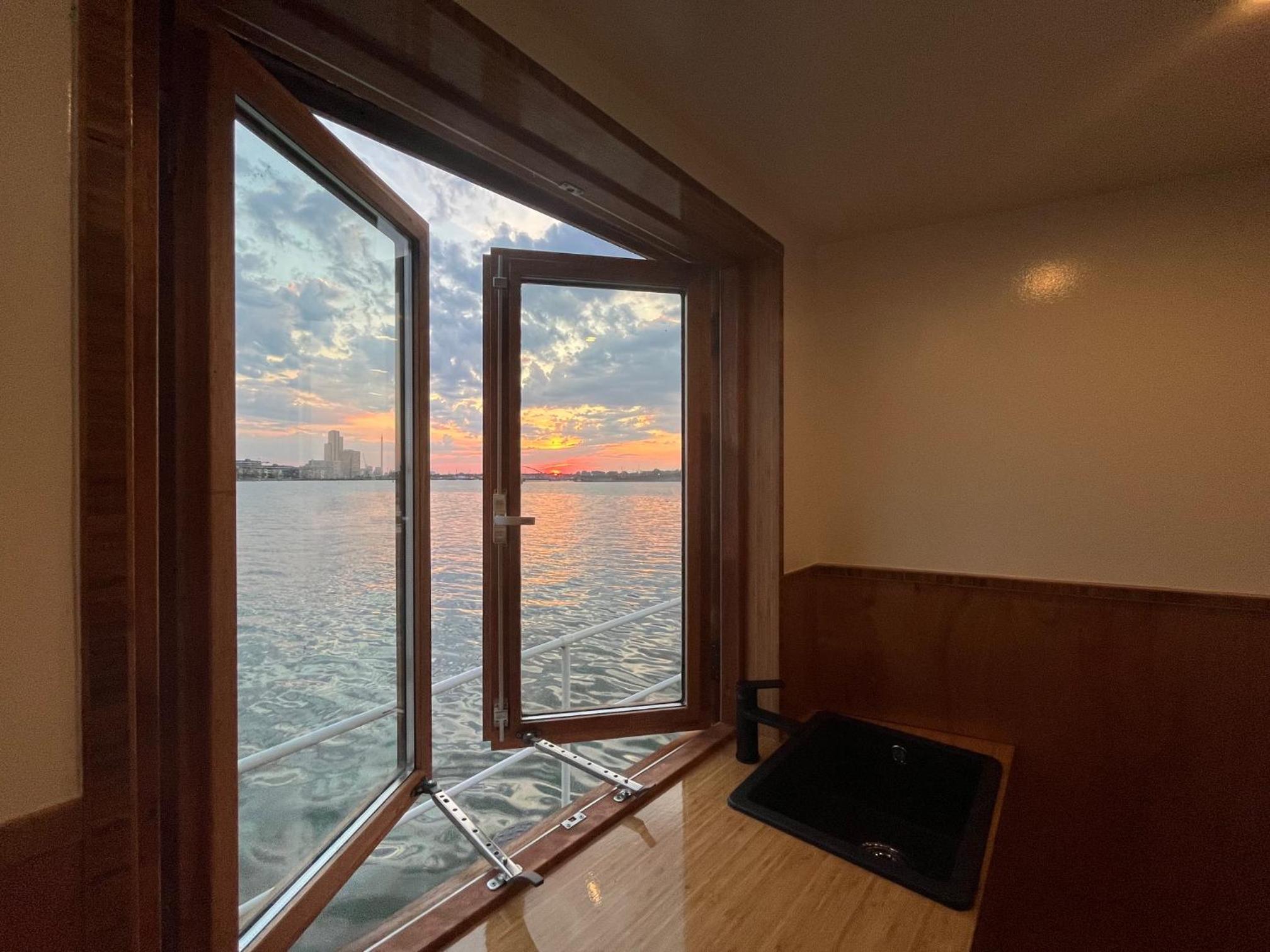 King Room with Lake View photo 3