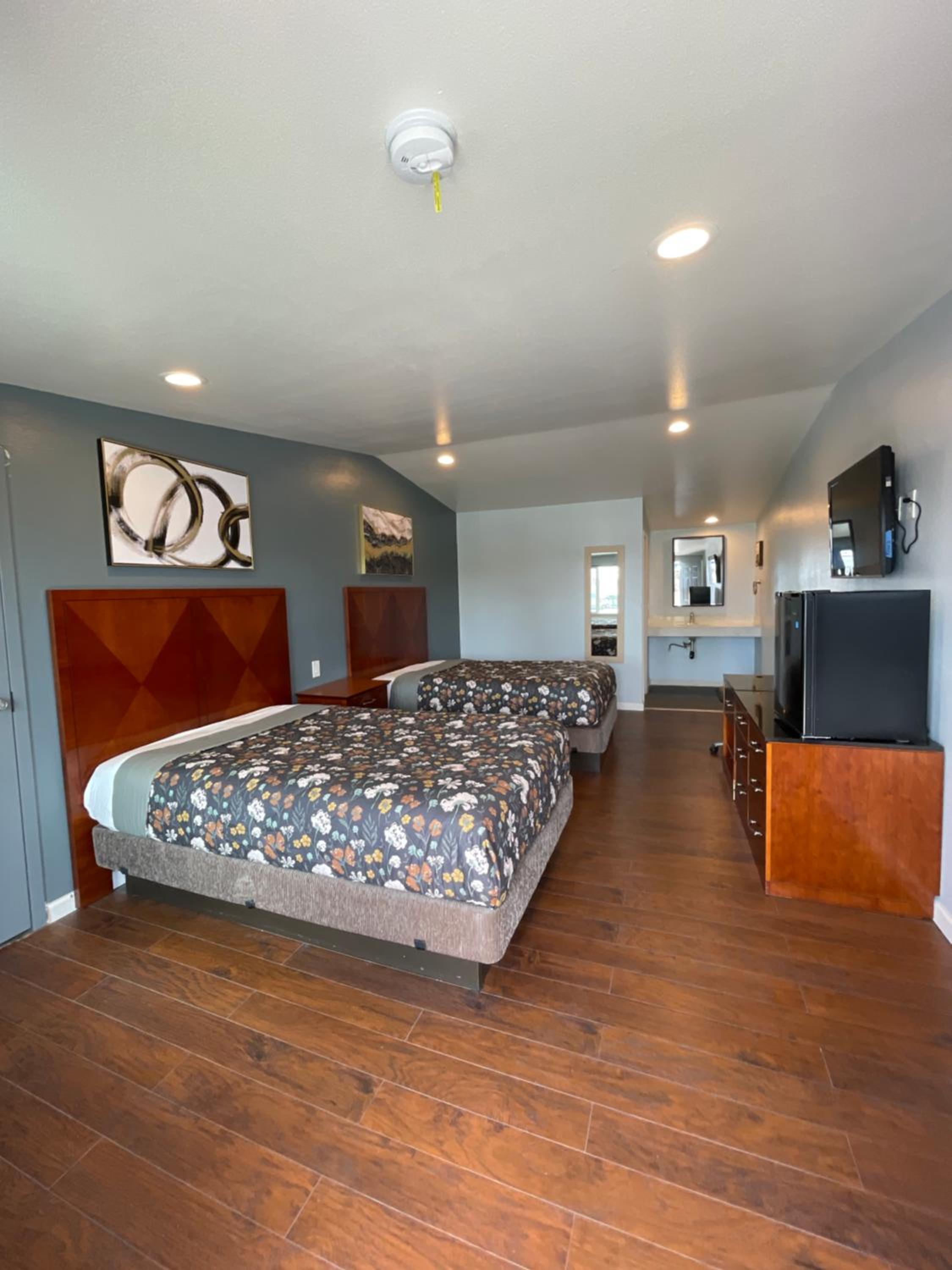 Queen Suite photo 1