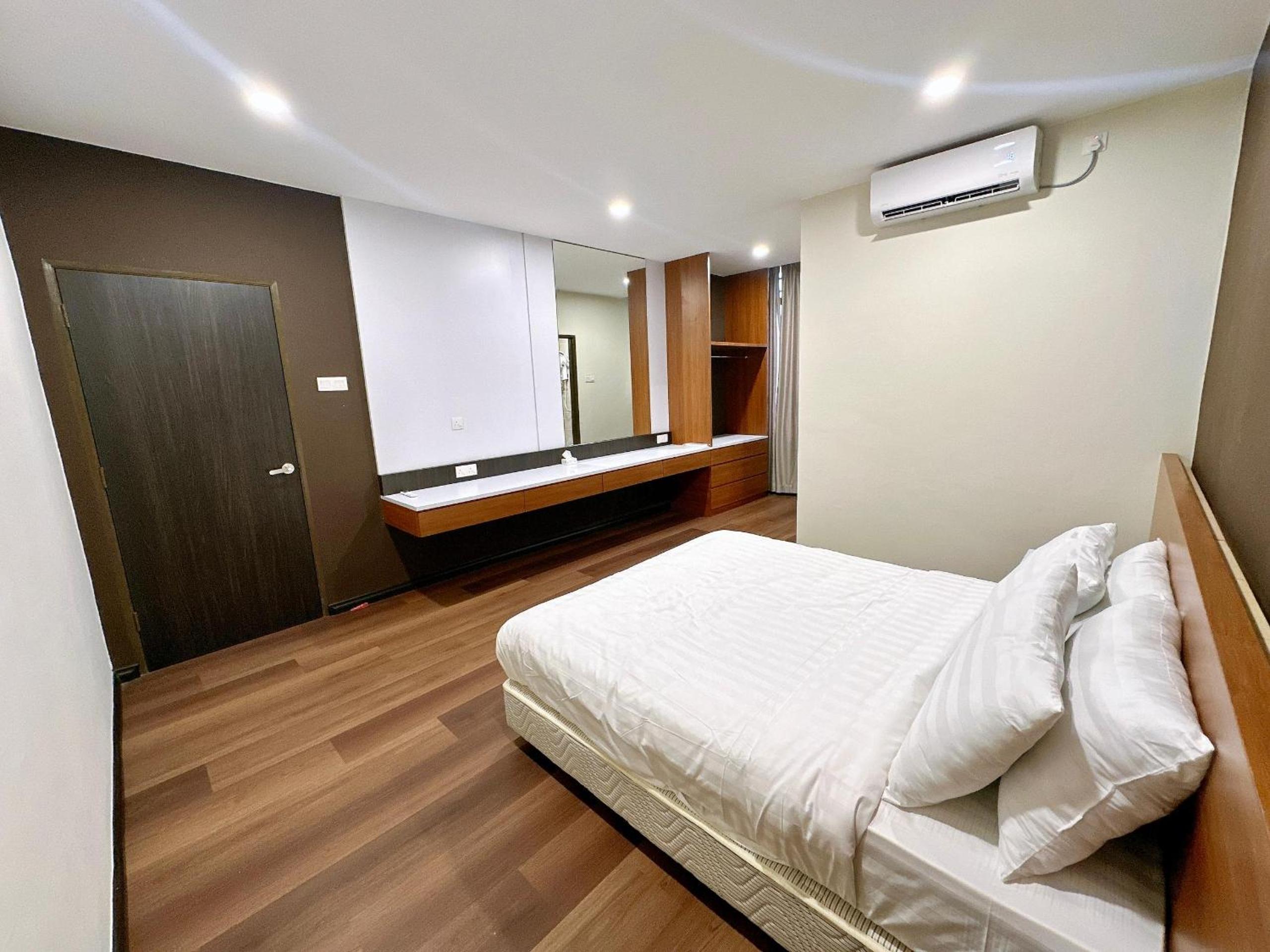 Three-Bedroom Suite photo 1