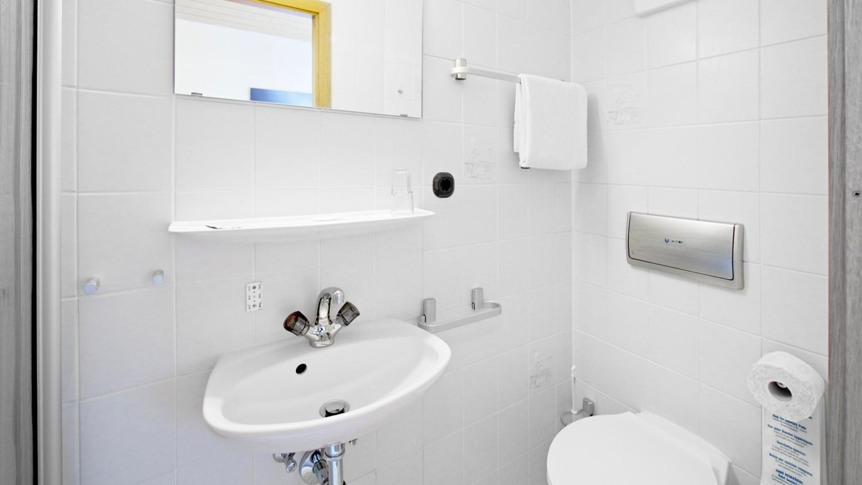 Standard Double Room - Photo 2