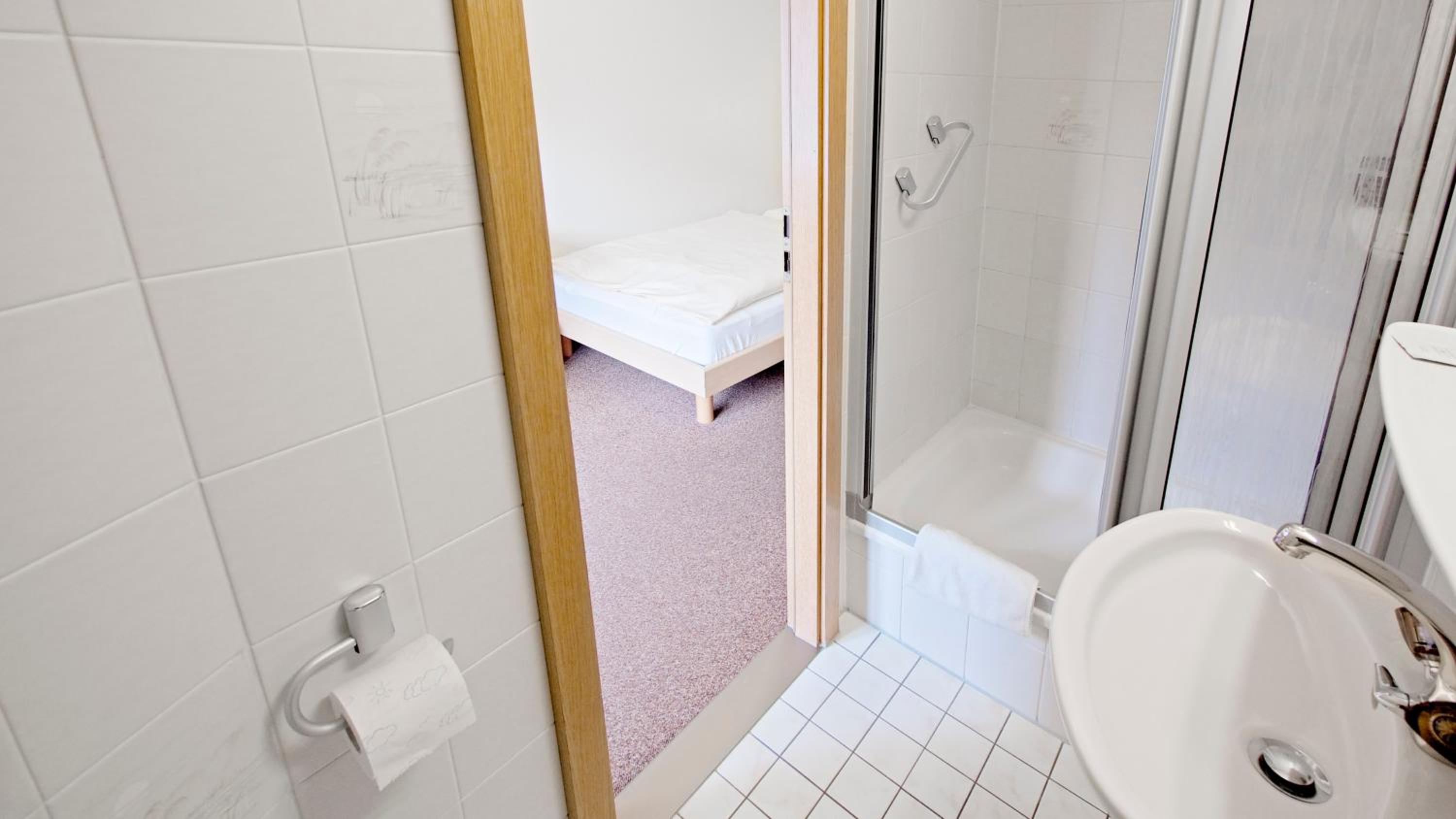 Standard Double Room - Photo 4