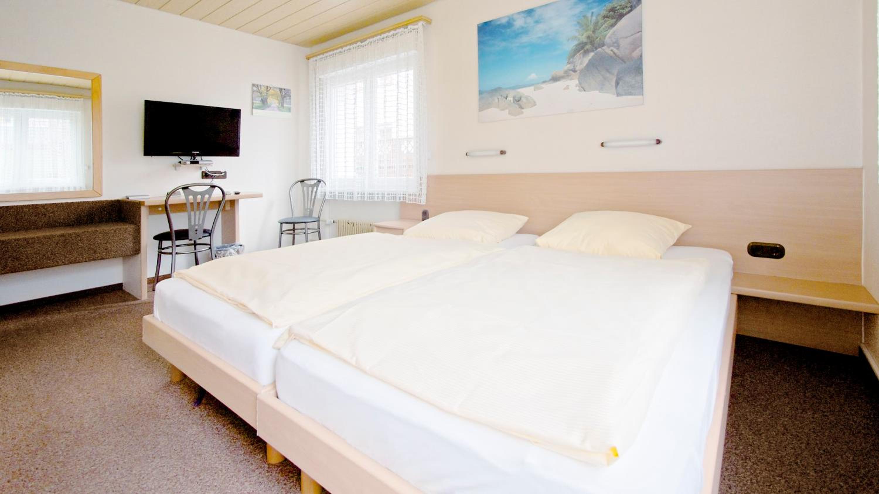 Standard Double Room - Photo 3