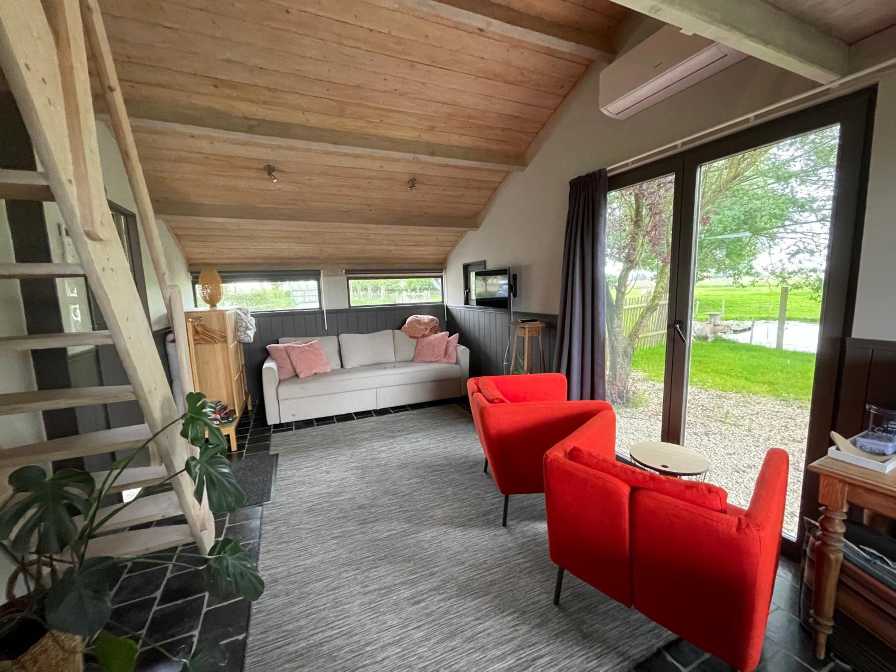 One-Bedroom House photo 1