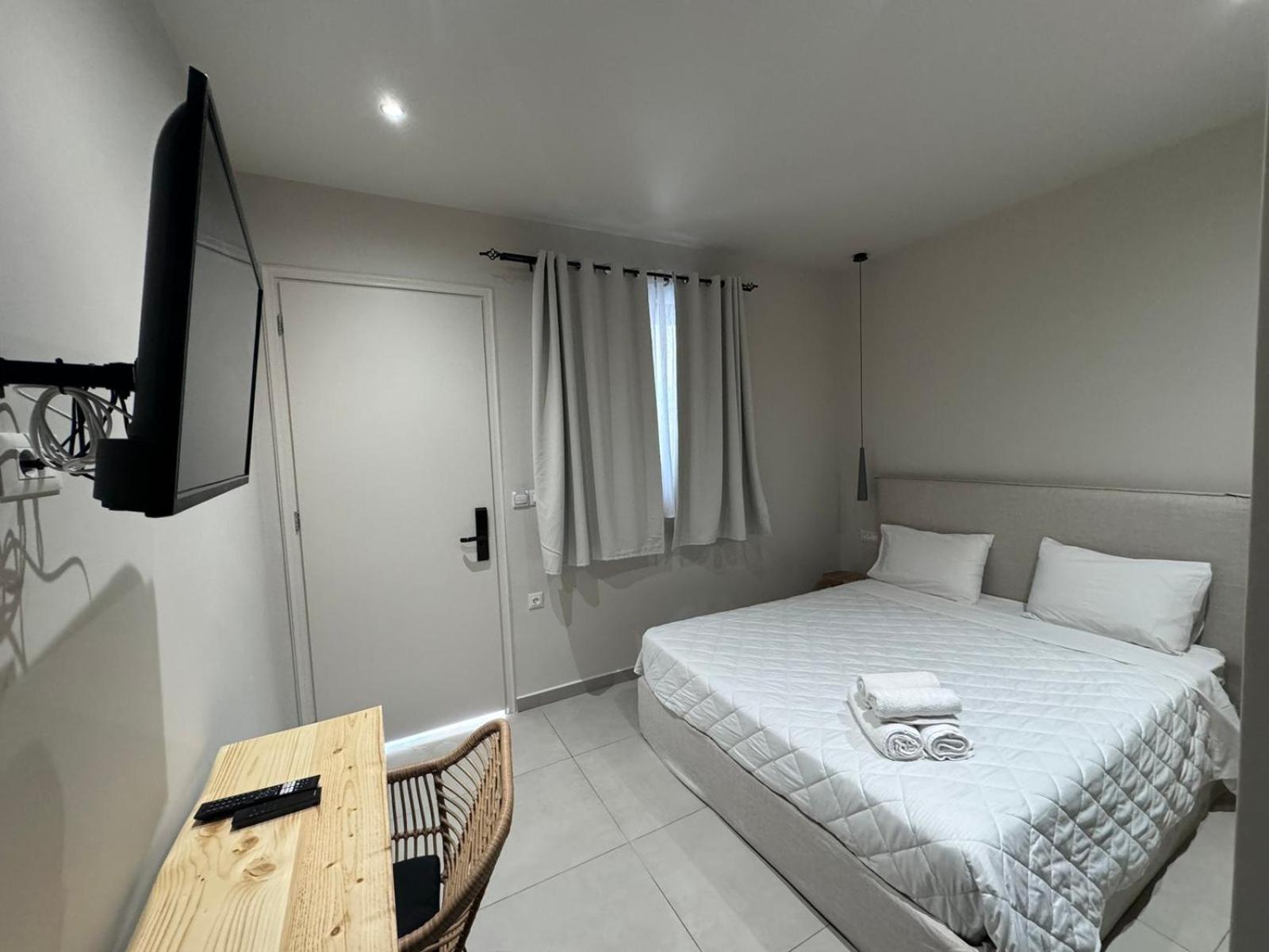 Double Room with Terrace - Photo 3
