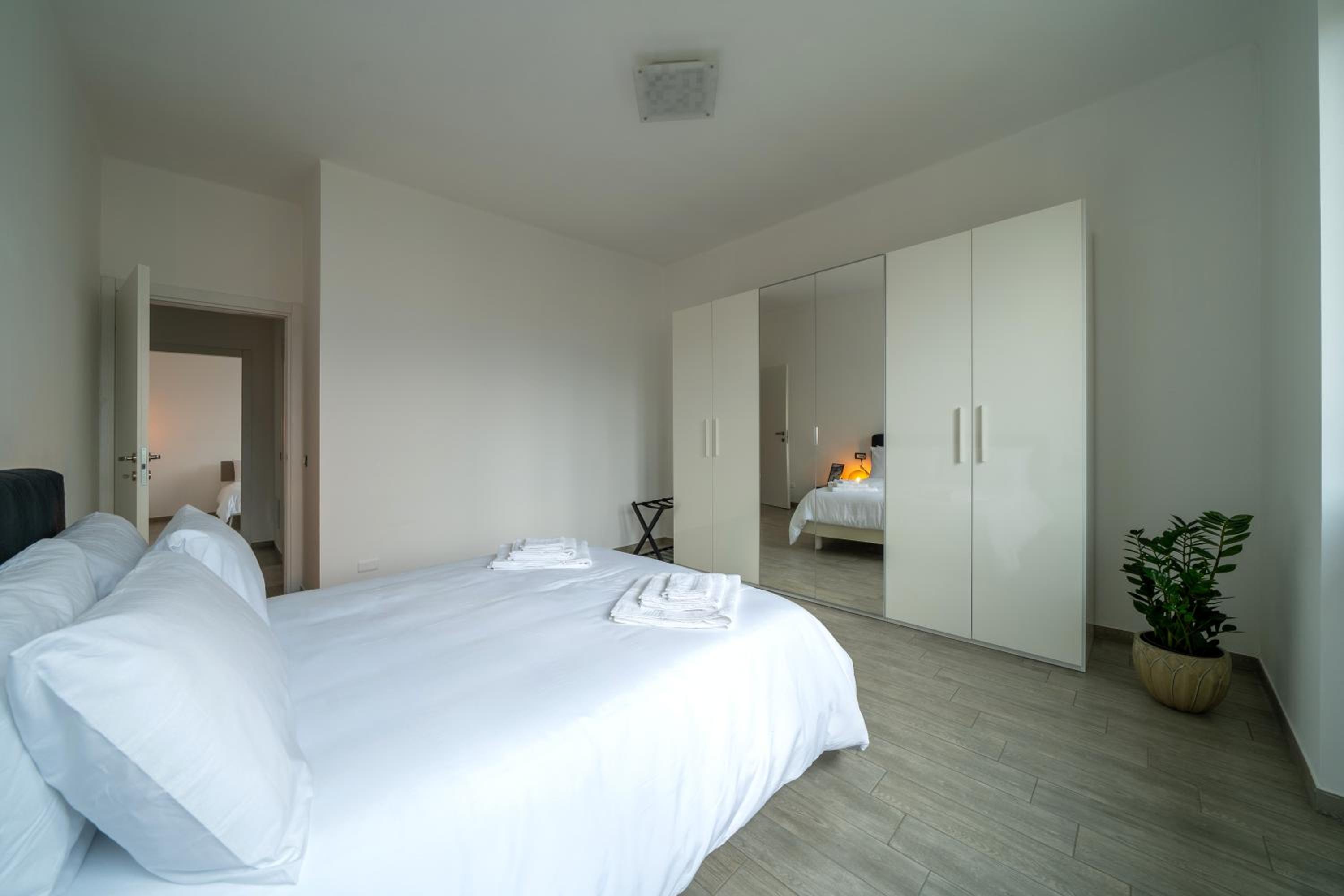 Two-Bedroom Apartment with Lake View photo 3