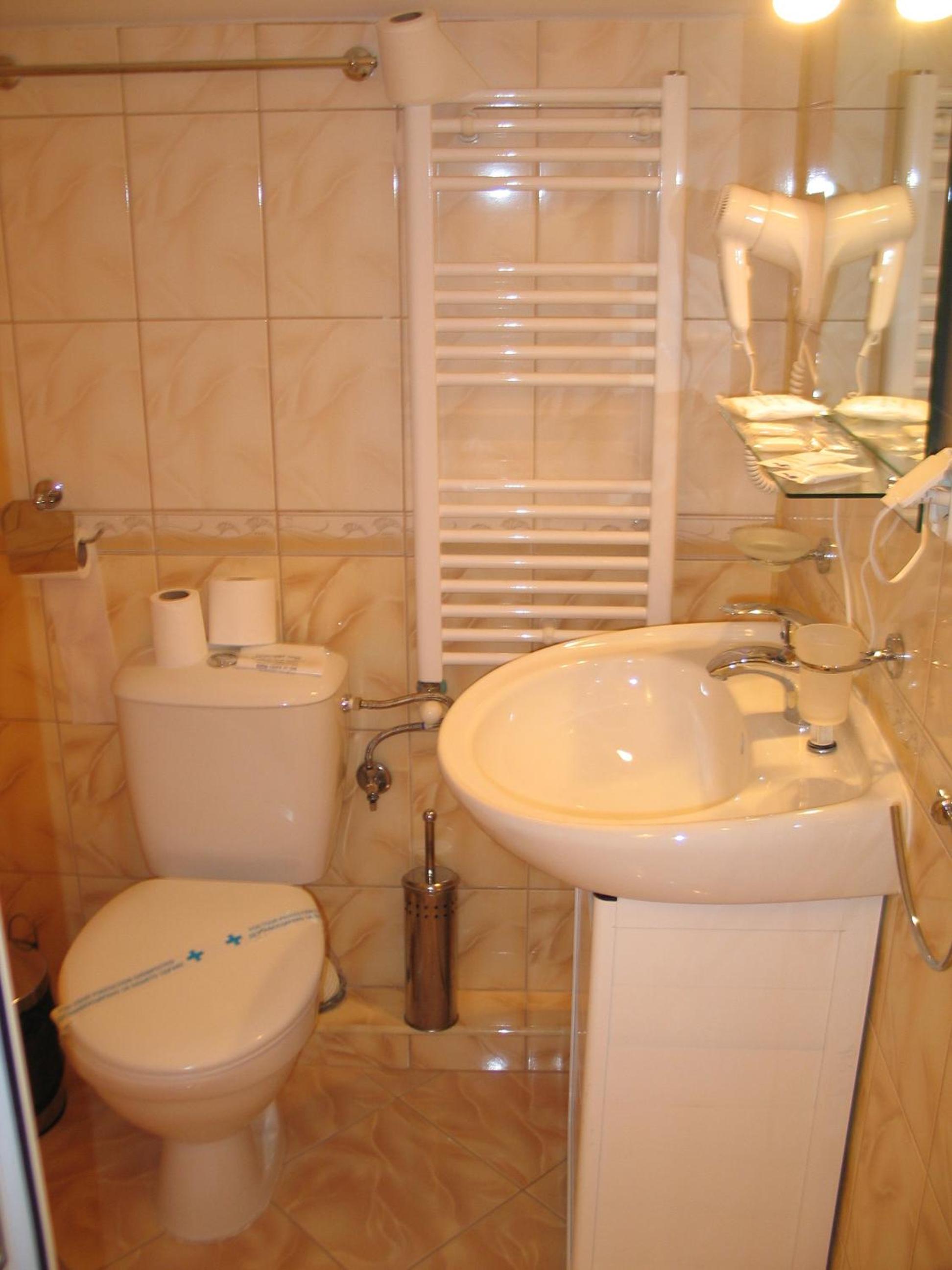Twin Room - Photo 5
