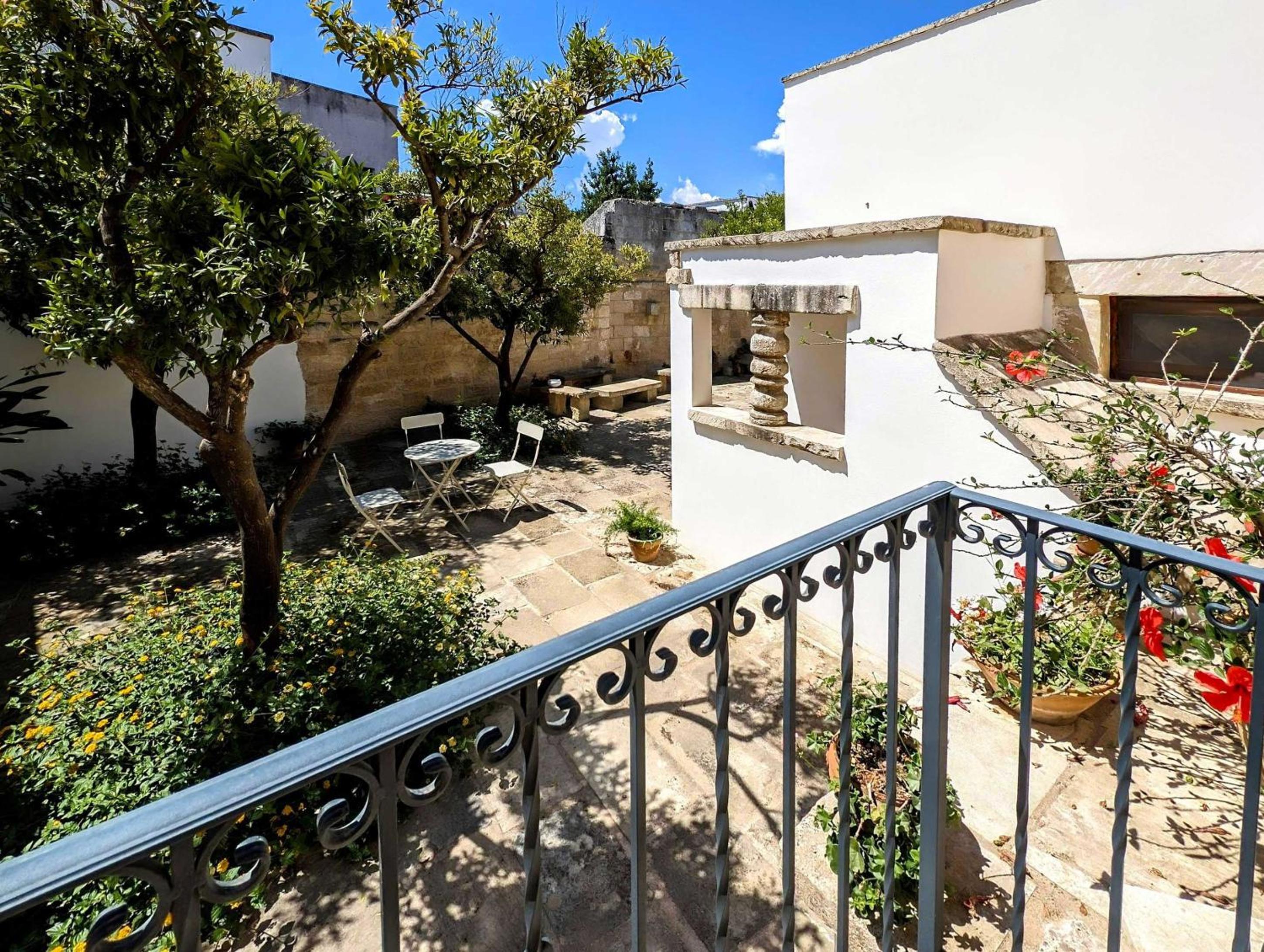 One-Bedroom House - Photo 25
