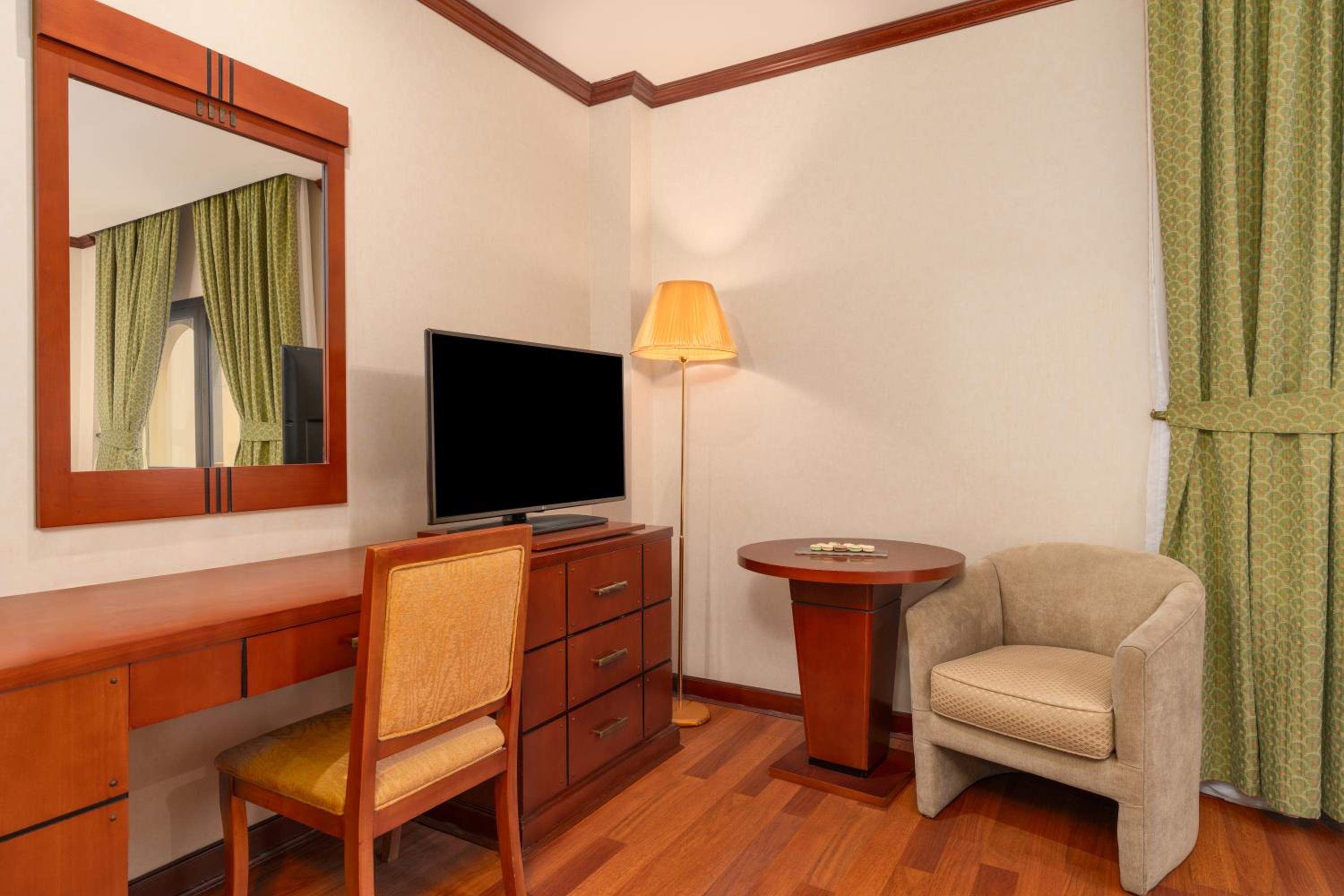 Classic King Room - Photo 6
