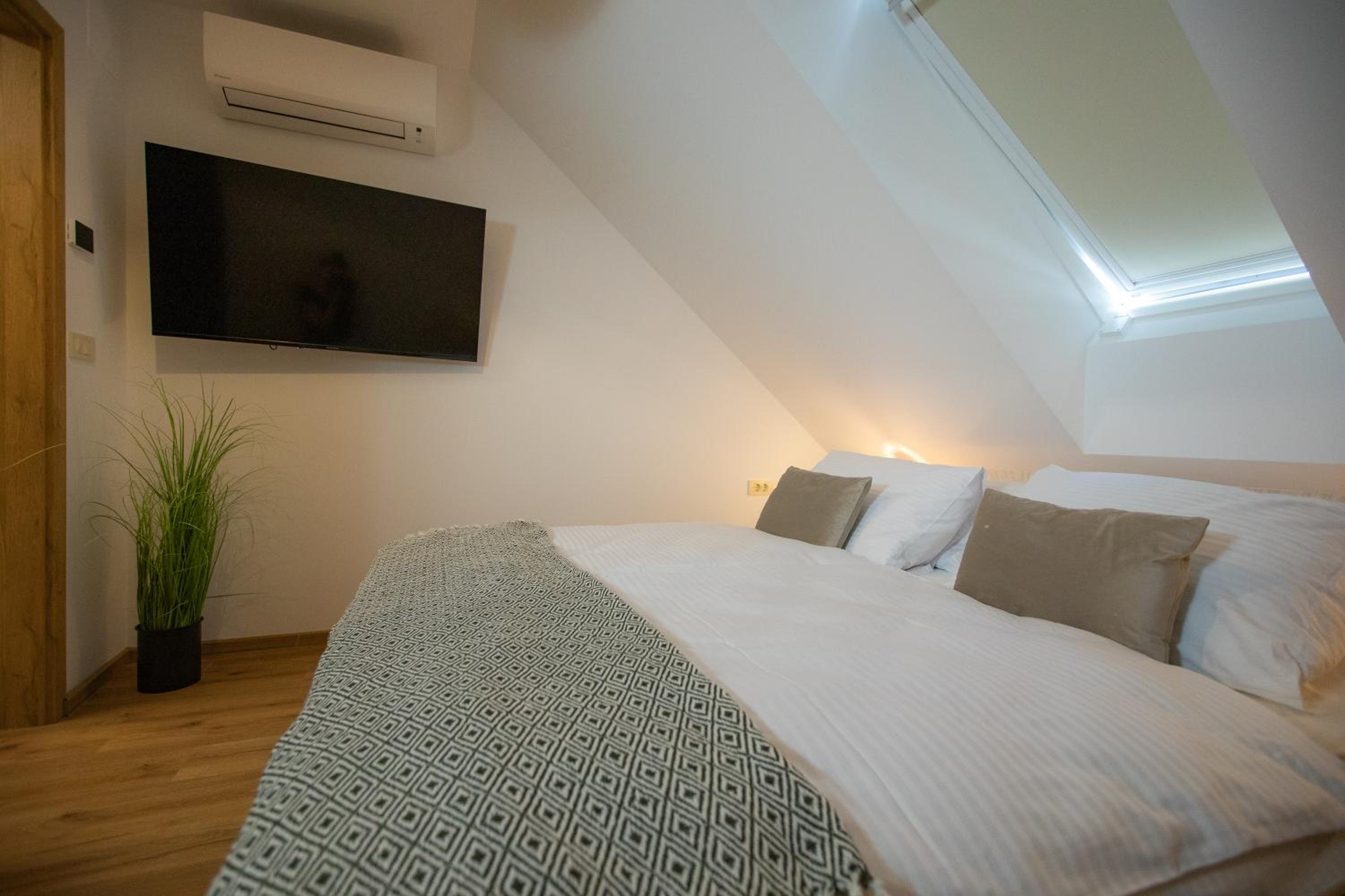 Double Room with Private Bathroom photo 3