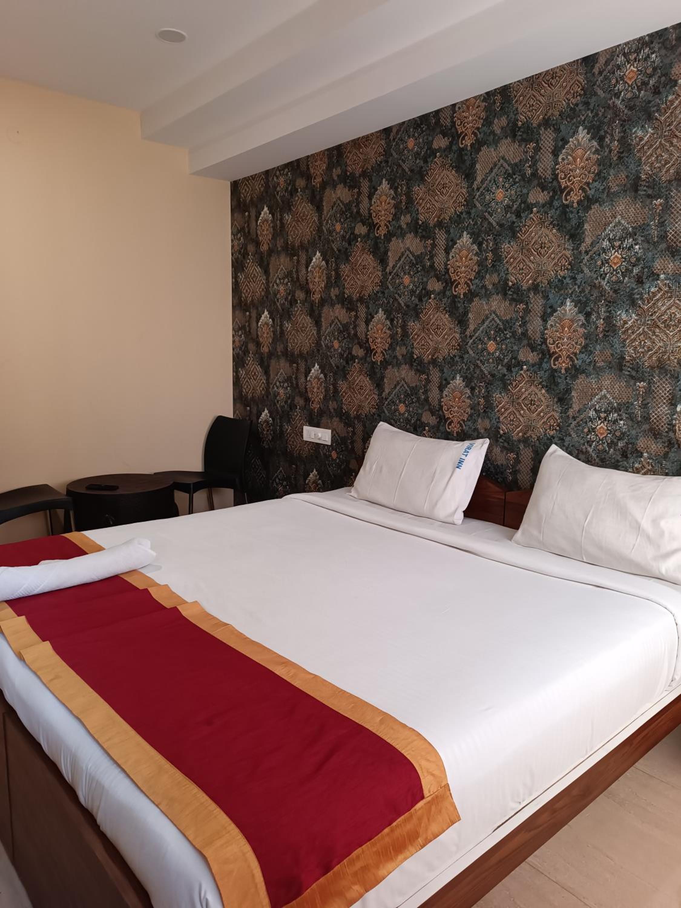Deluxe Double Room (2 Adults + 1 Child)