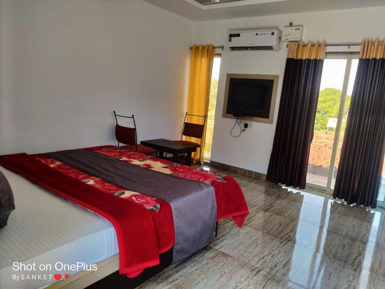 Deluxe Room - Photo 5