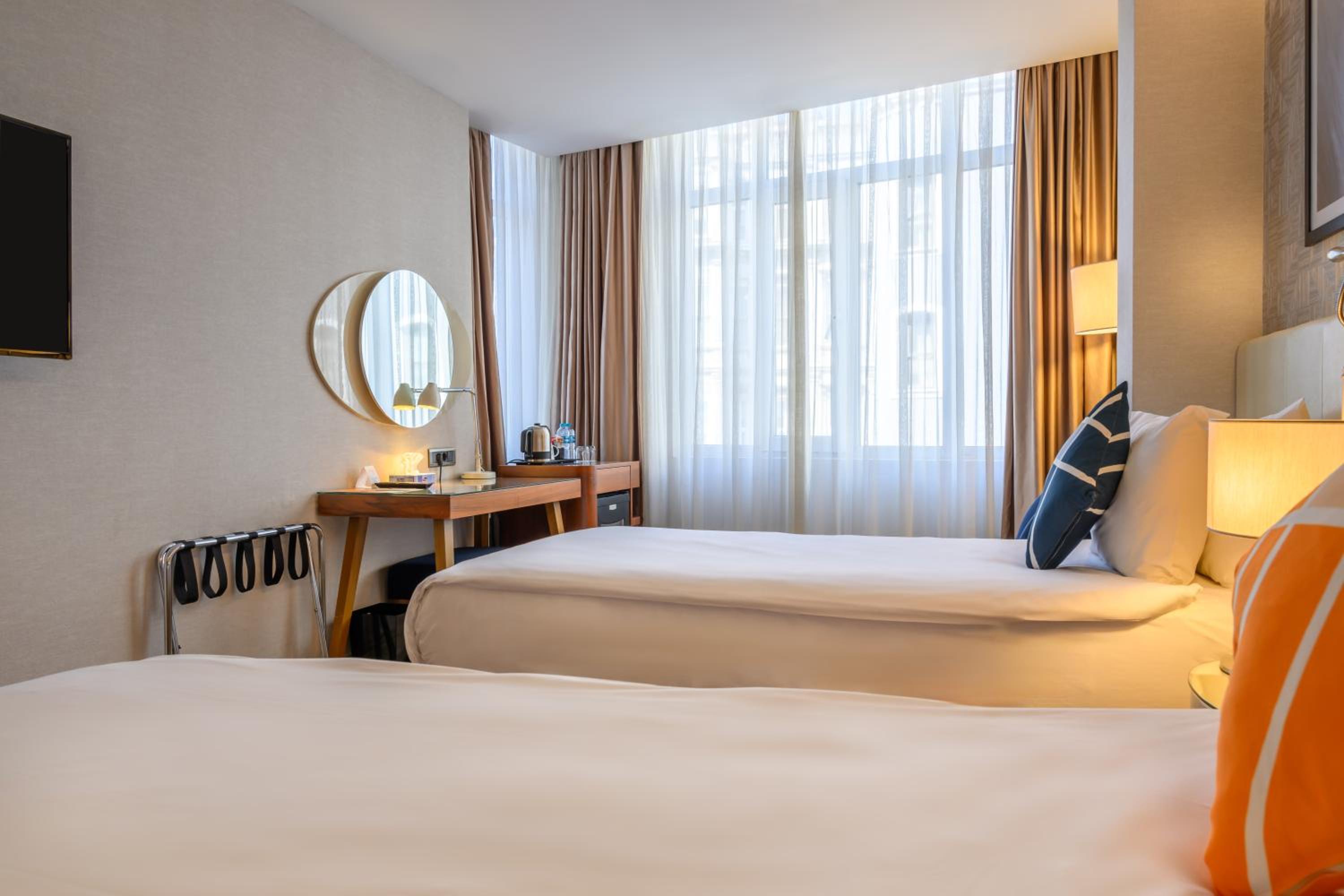 Standard Twin Room with City View