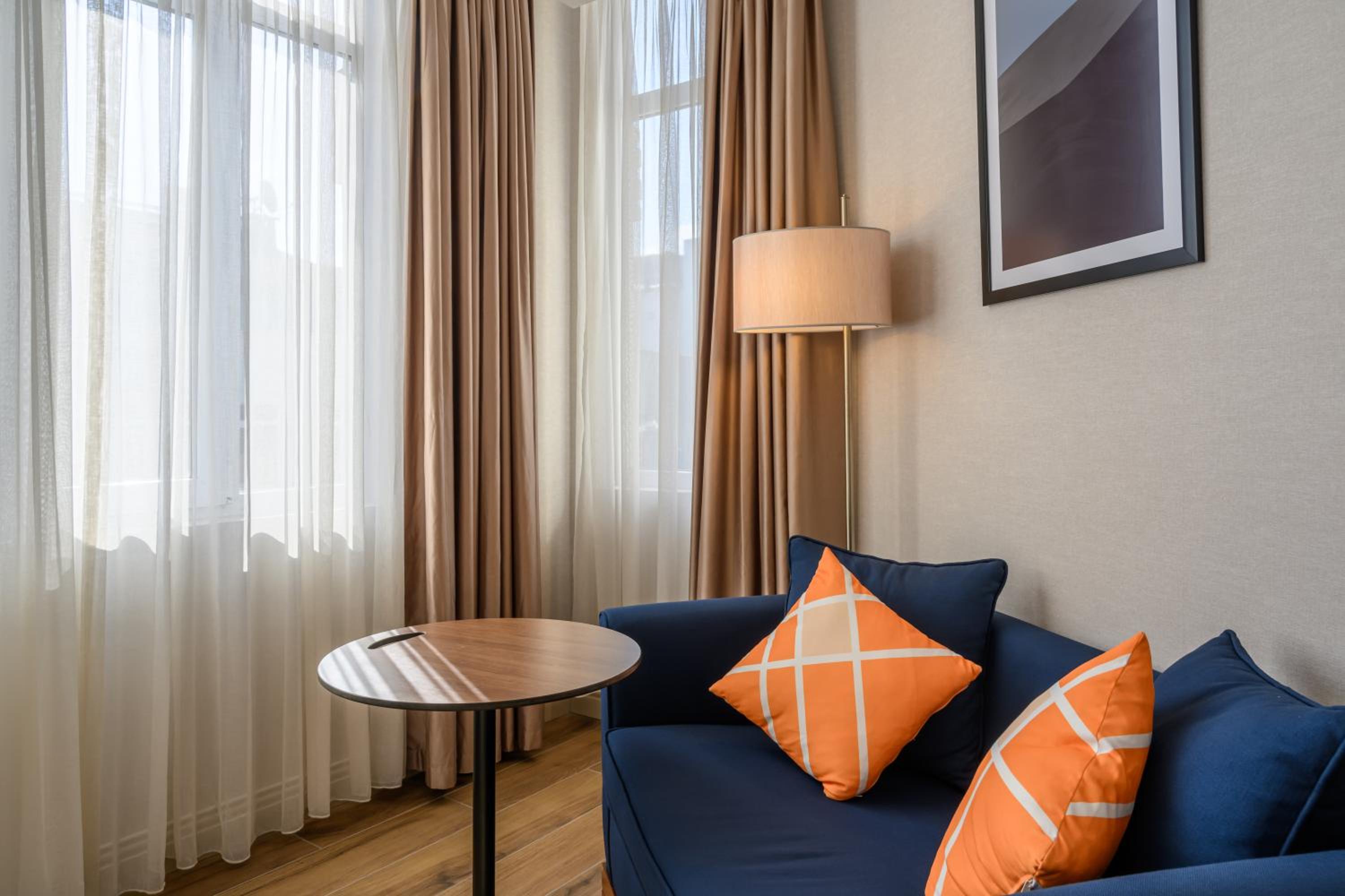 Standard Larger Queen Room with Sofa Bed thumbnail 5