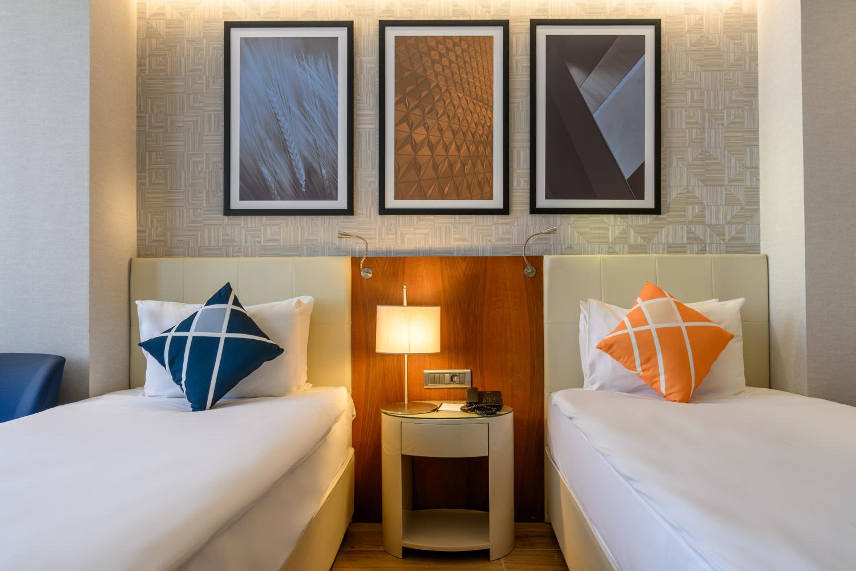 Standard Twin Room with City View