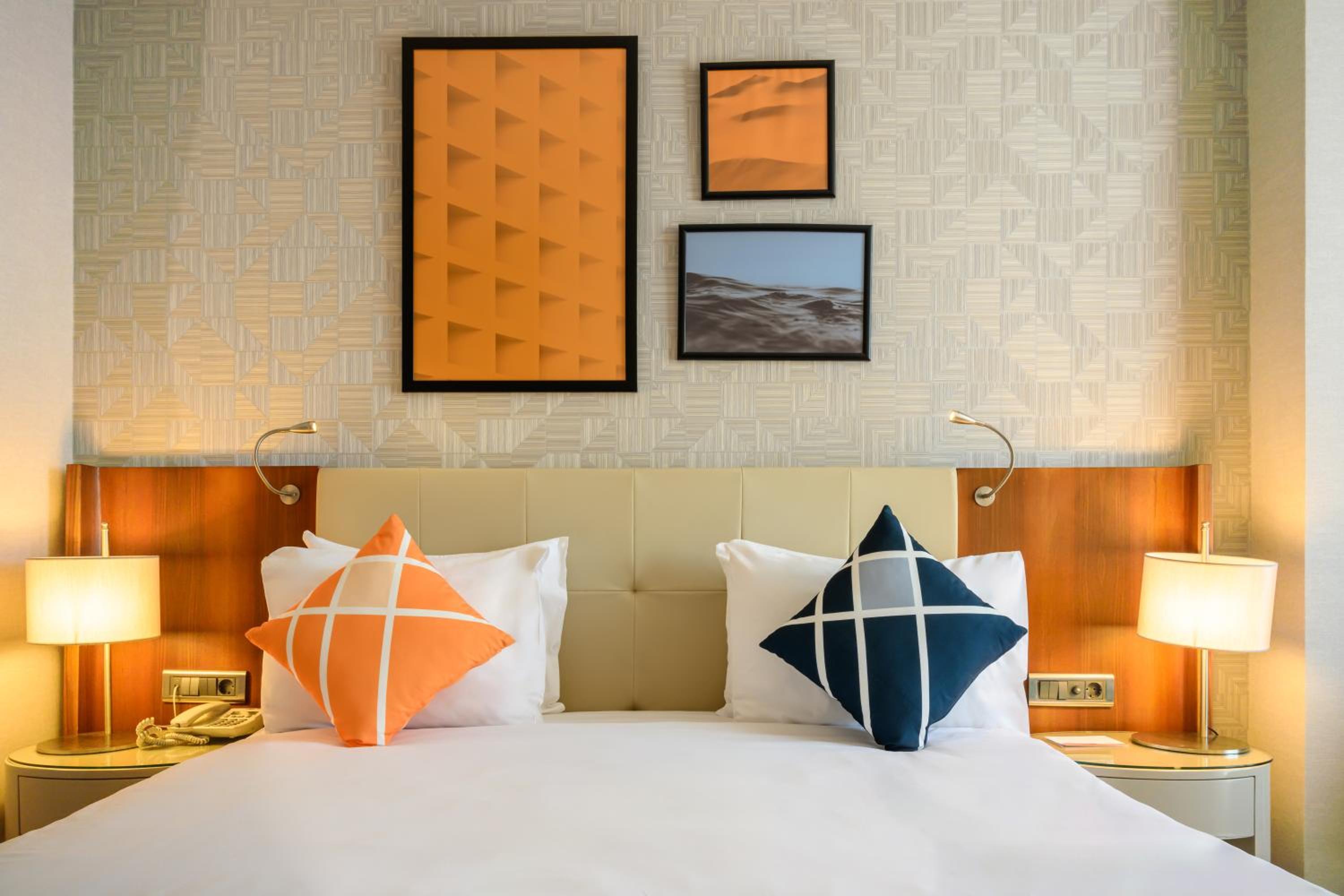 Standard Queen Room with City View