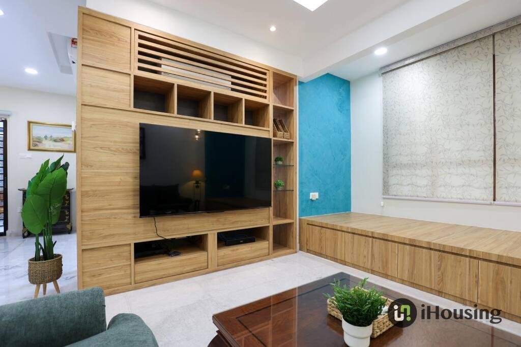 Five-Bedroom House - Photo 50
