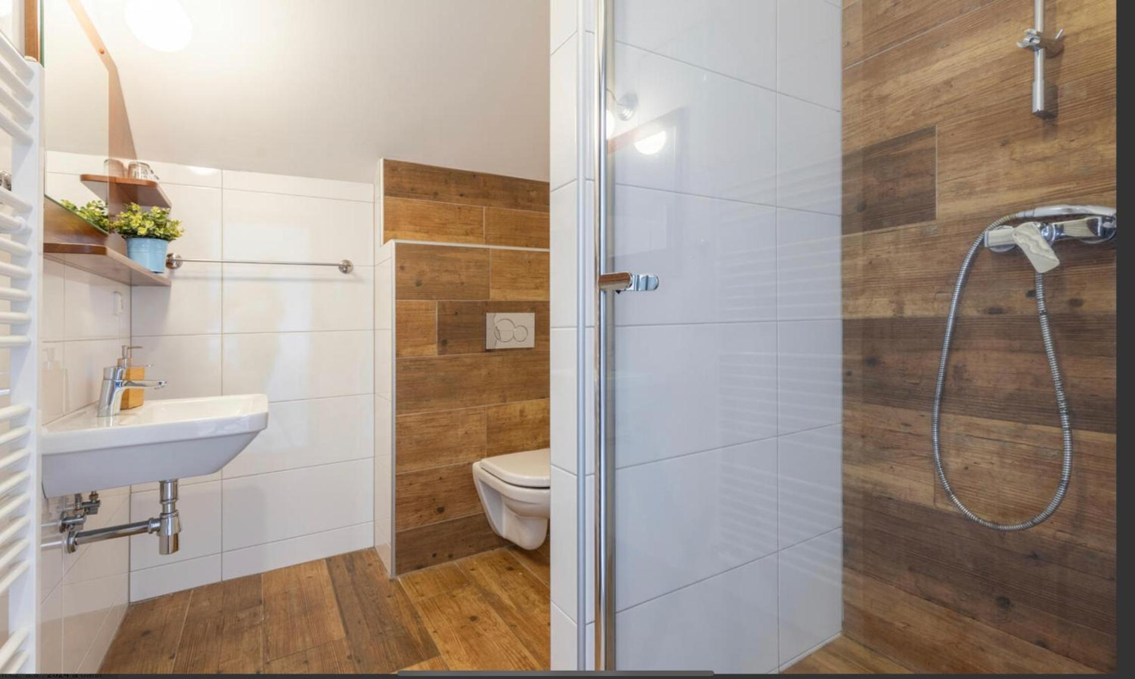 Double Room With Private Bathroom photo 3