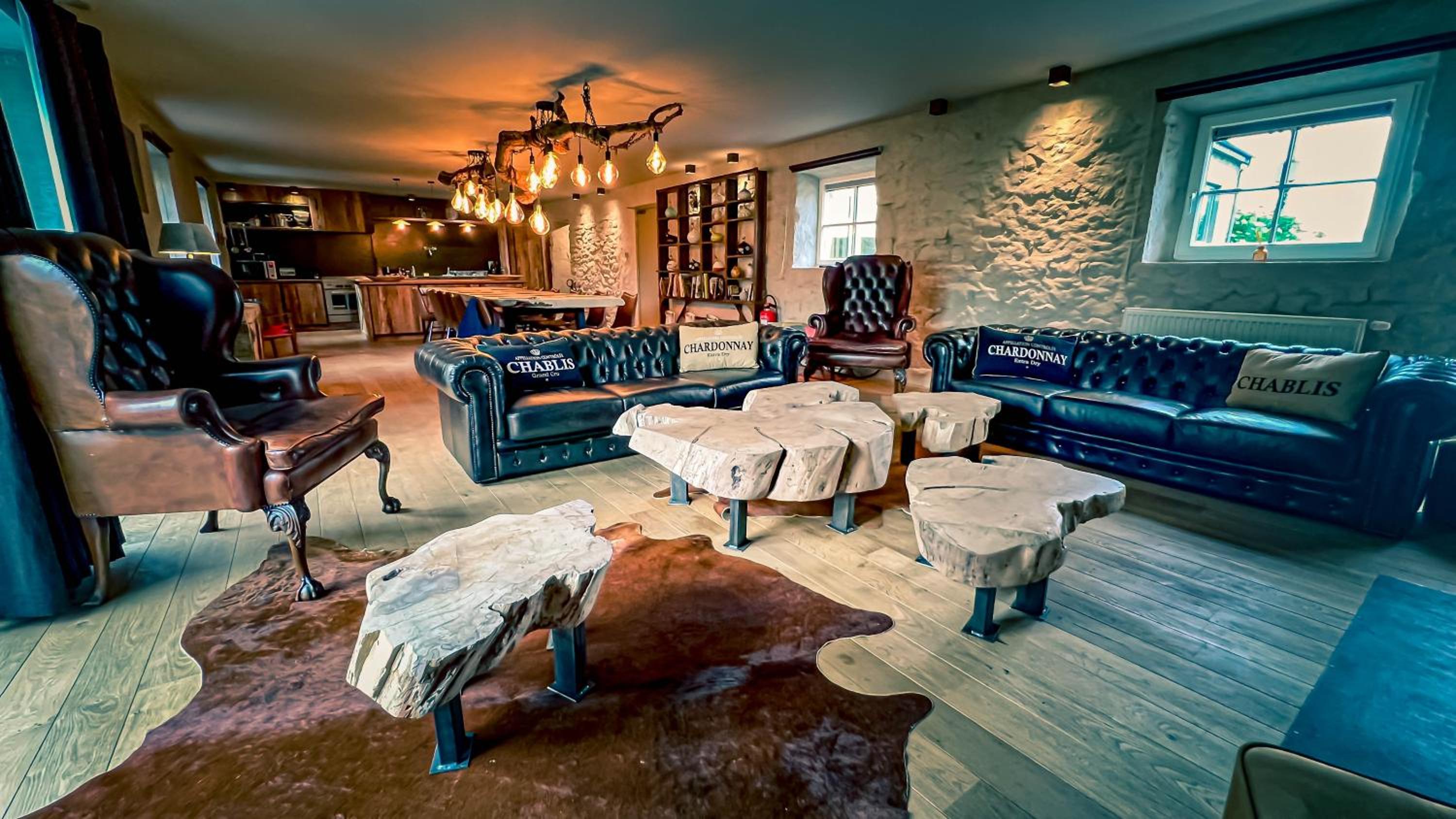 Five-Bedroom House photo 1