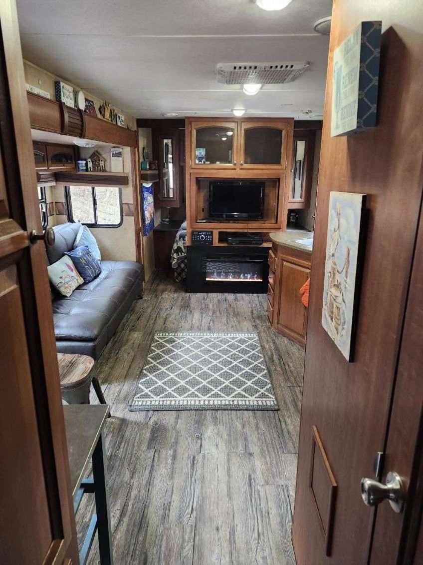 Mobile Home - Photo 5