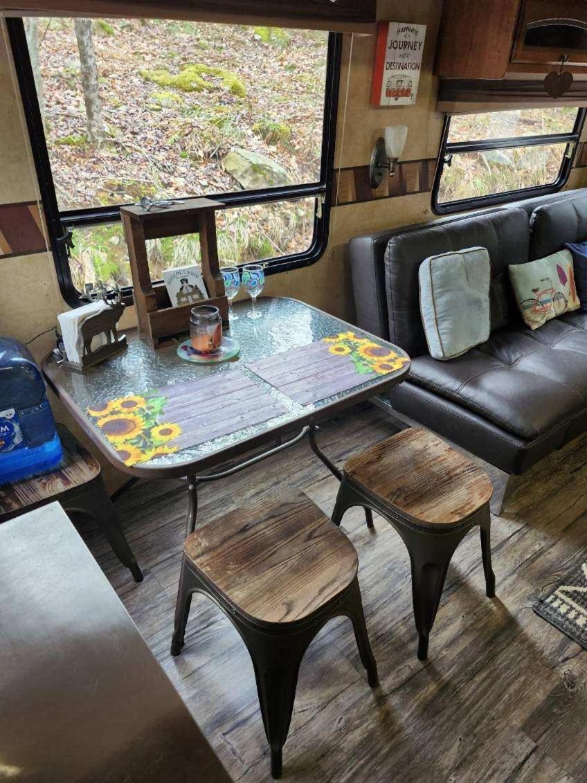 Mobile Home - Photo 4