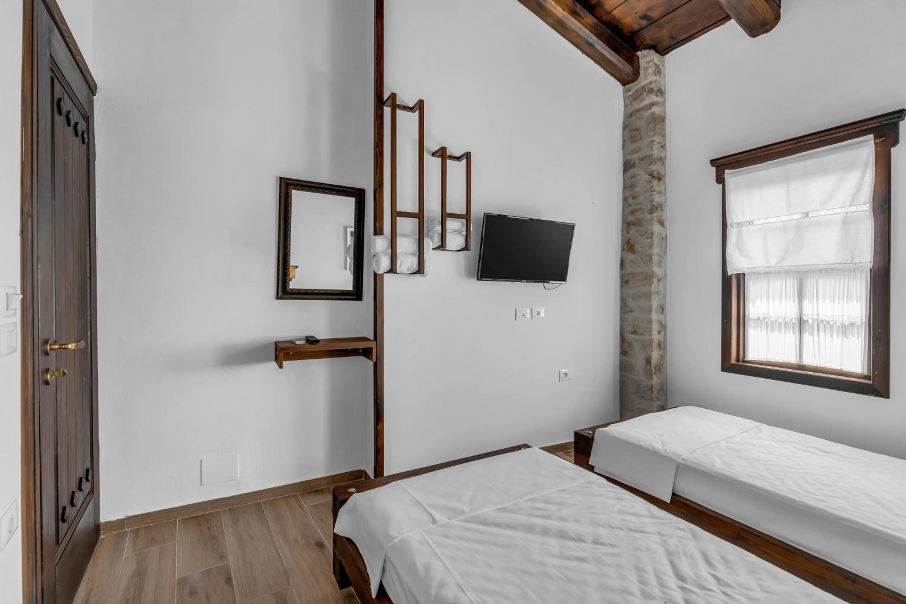 Twin Room with City View photo 2