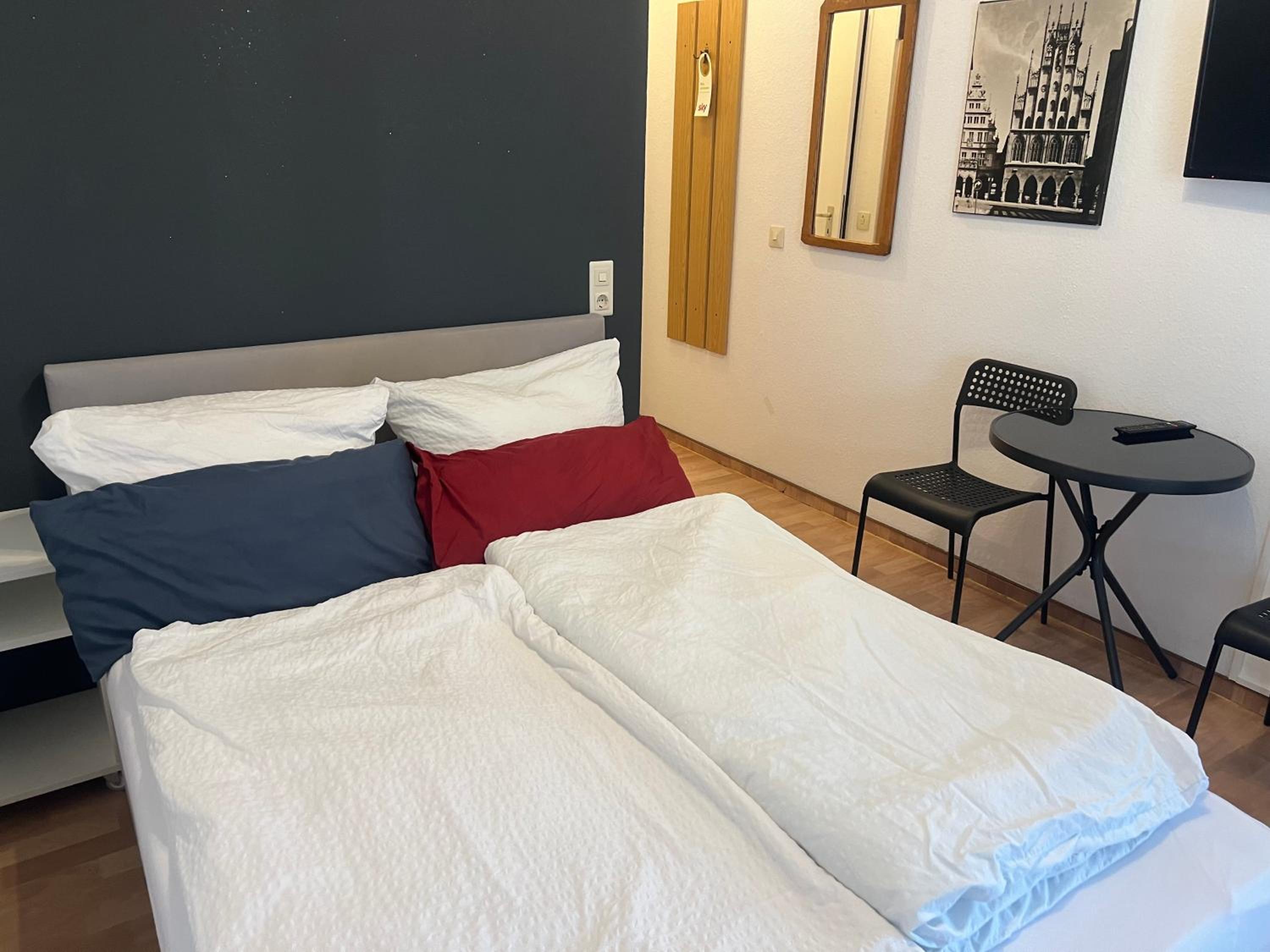 Budget Double Room photo 3