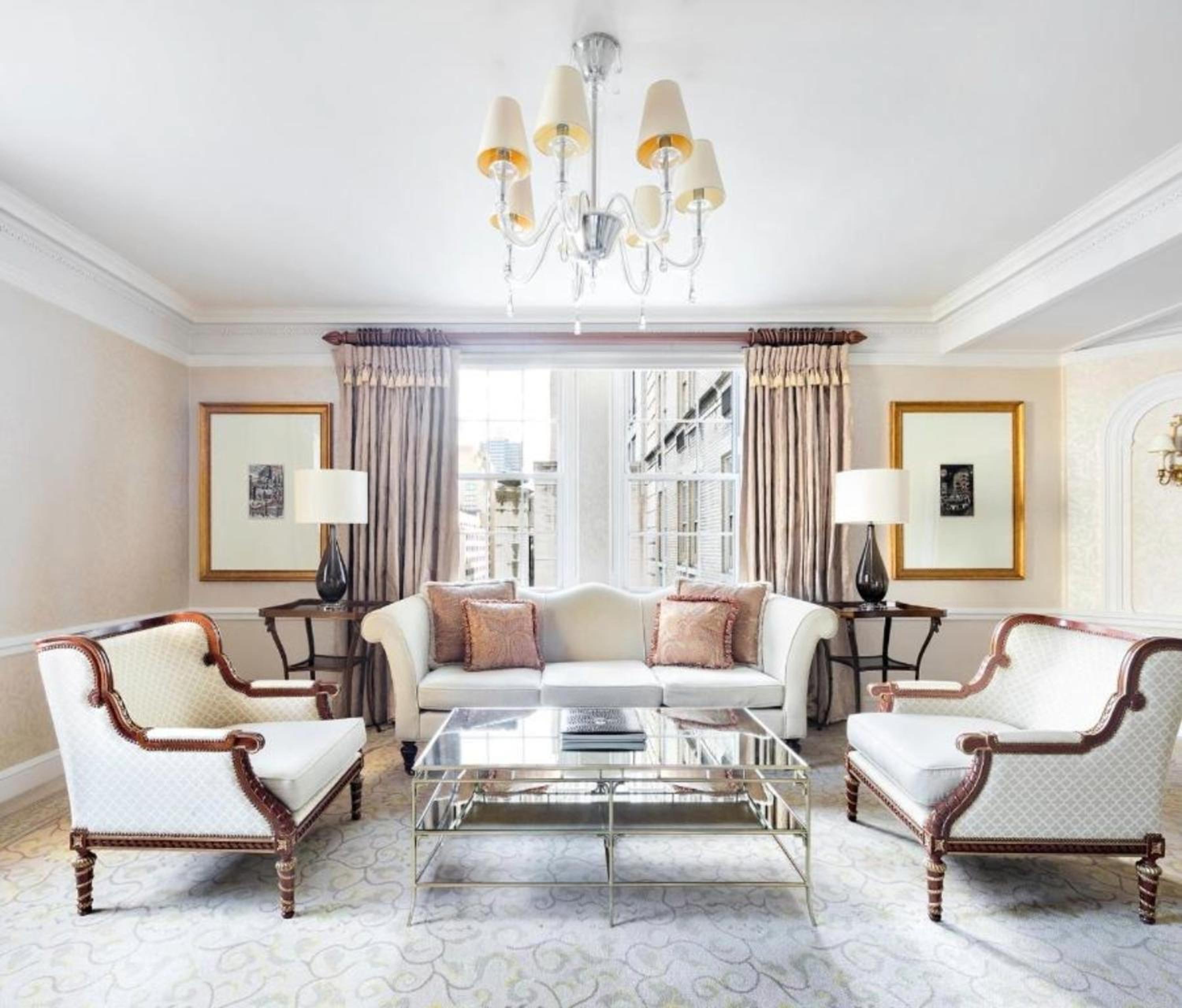 Deluxe Grand Two-Bedroom Suite thumbnail 6