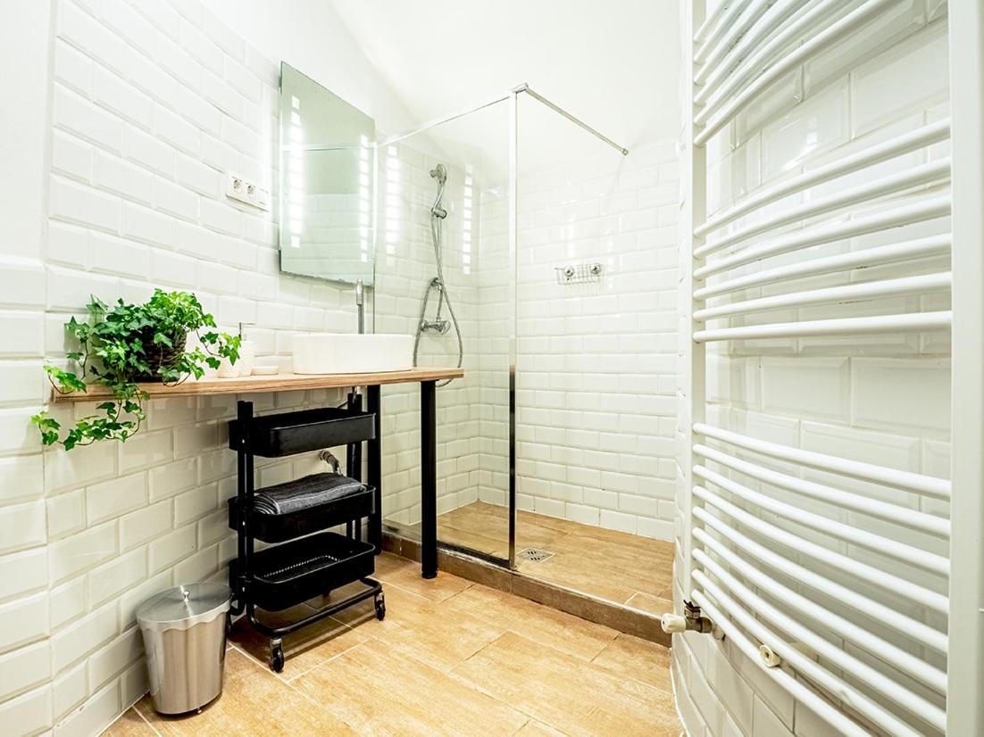 One-Bedroom Apartment - Photo 7