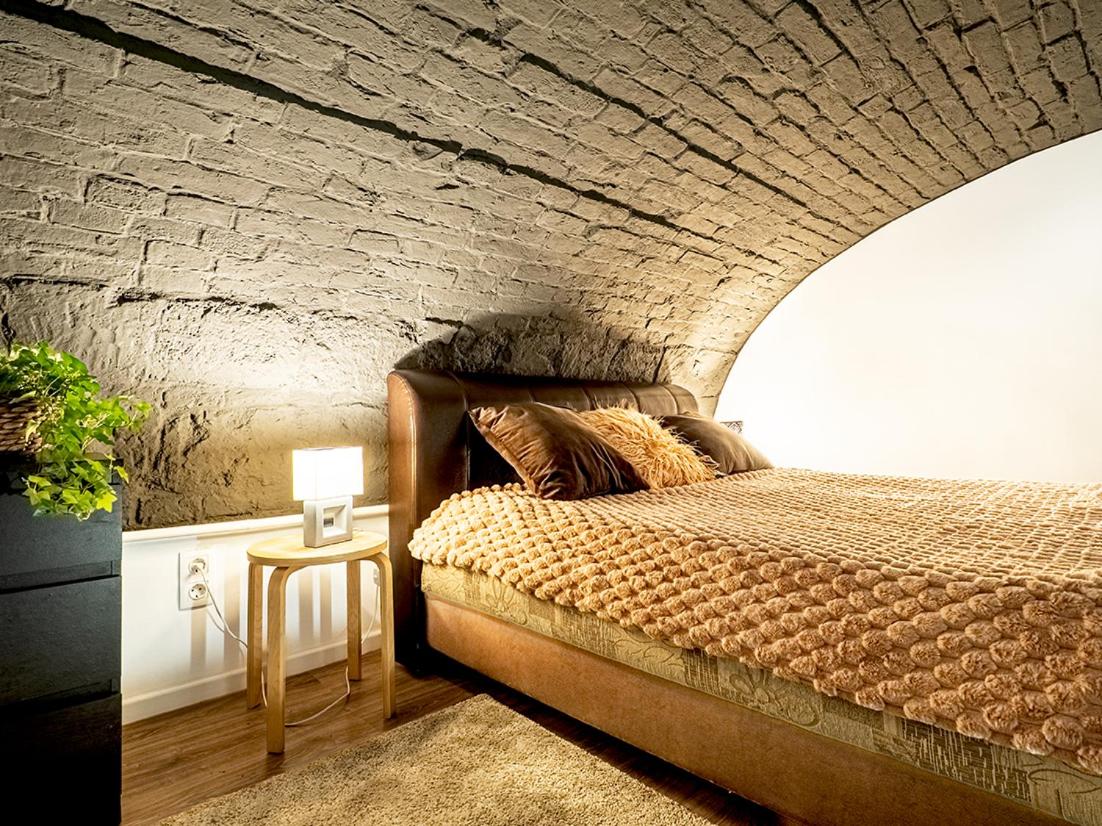 One-Bedroom Apartment - Photo 8