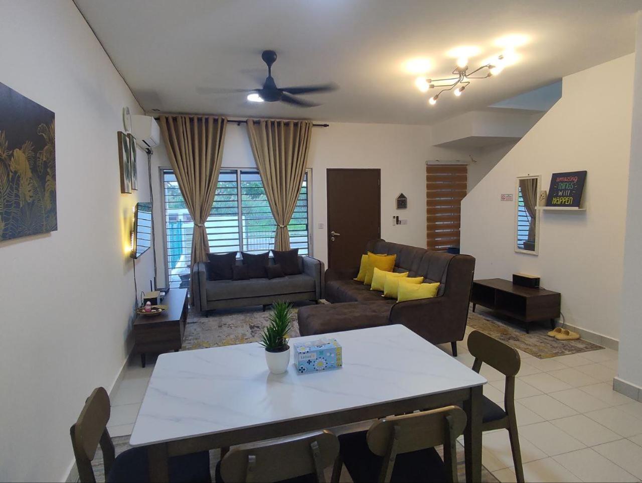 Four-Bedroom House photo 1
