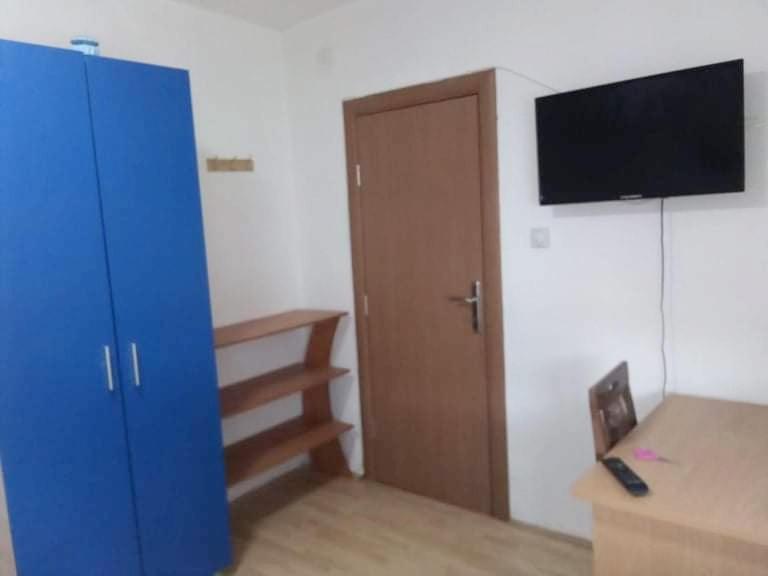 One-Bedroom Apartment with City View photo 2