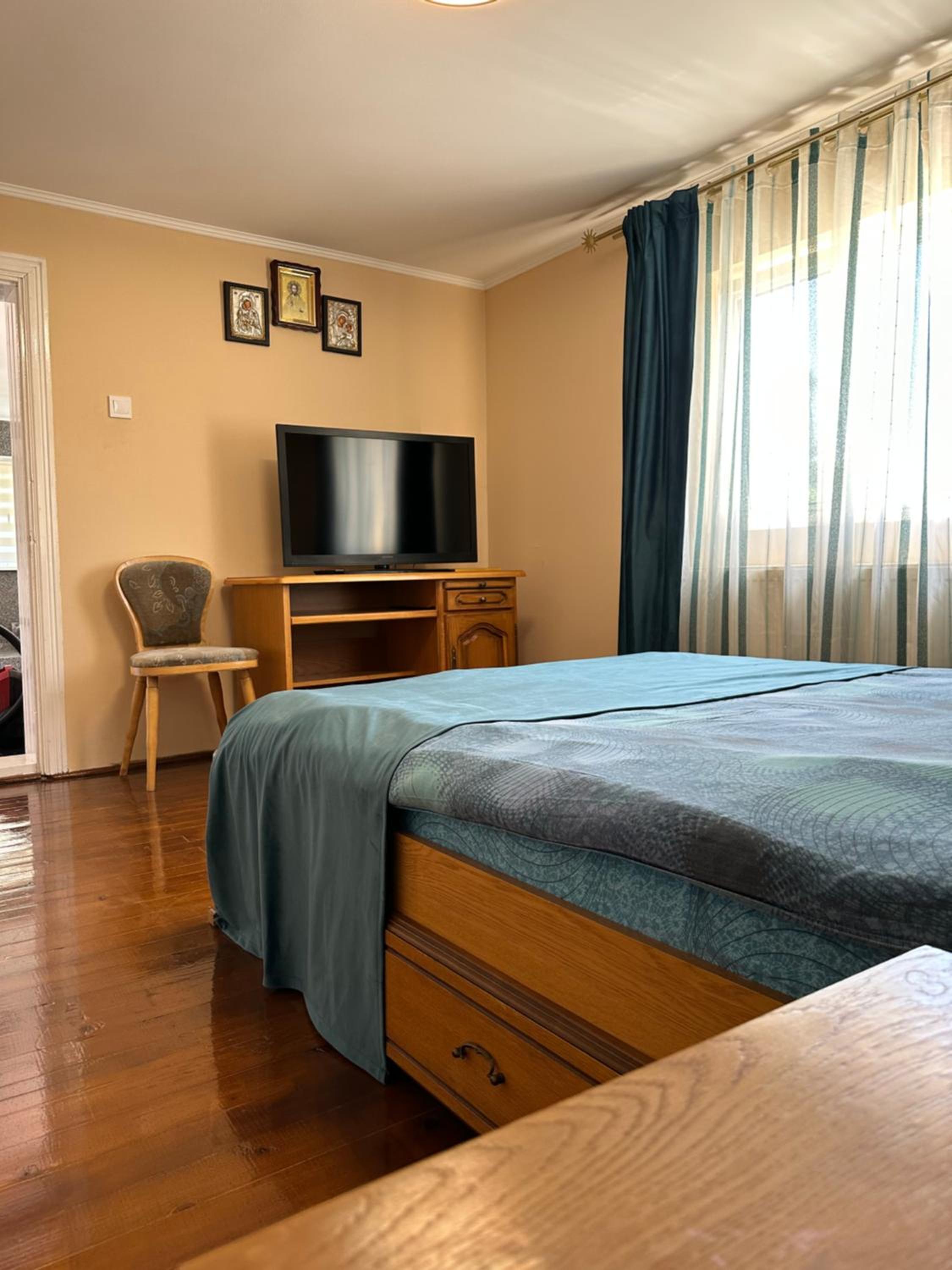 Four-Bedroom House - Photo 15