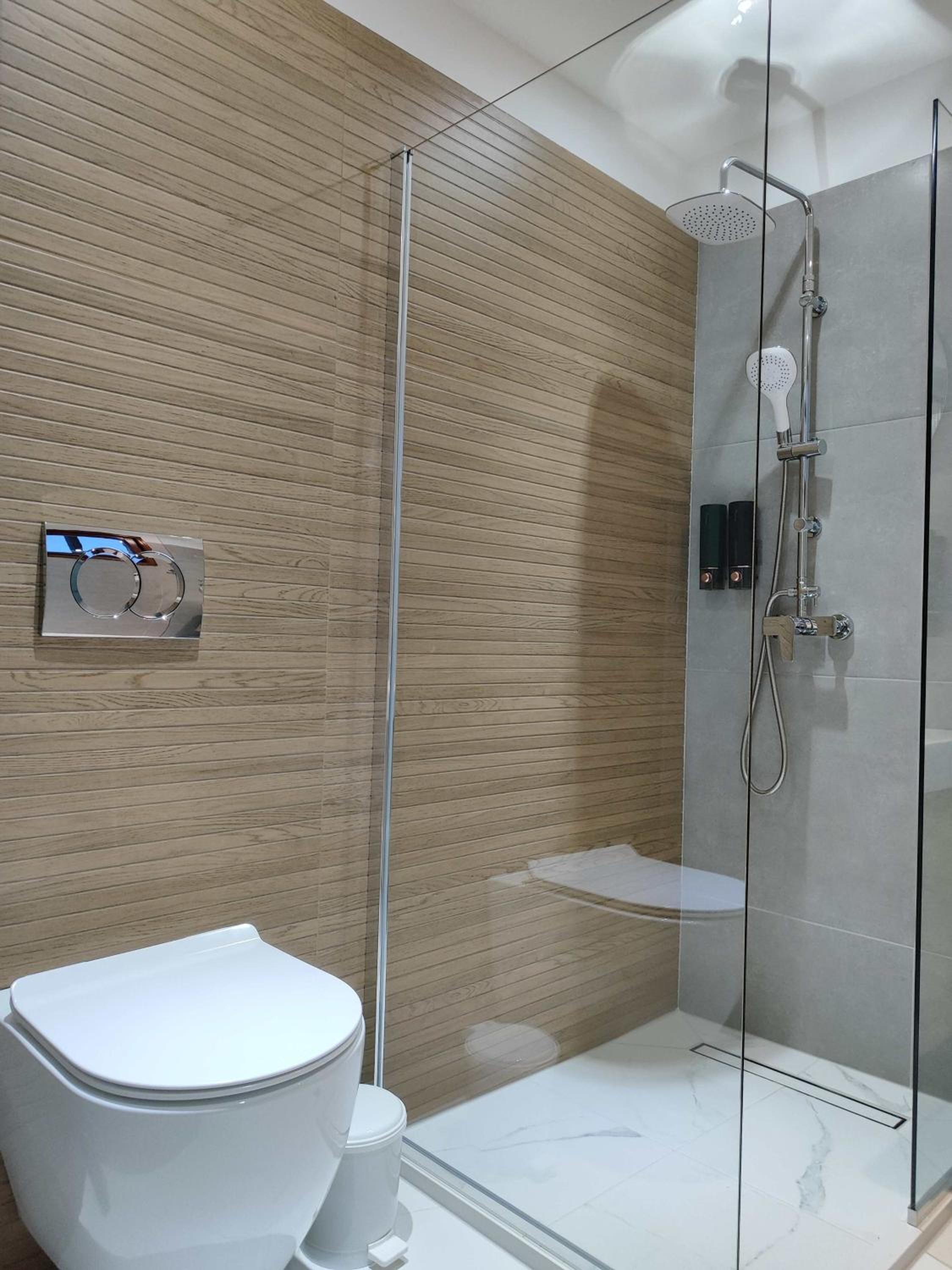 Large Double Room - Photo 8