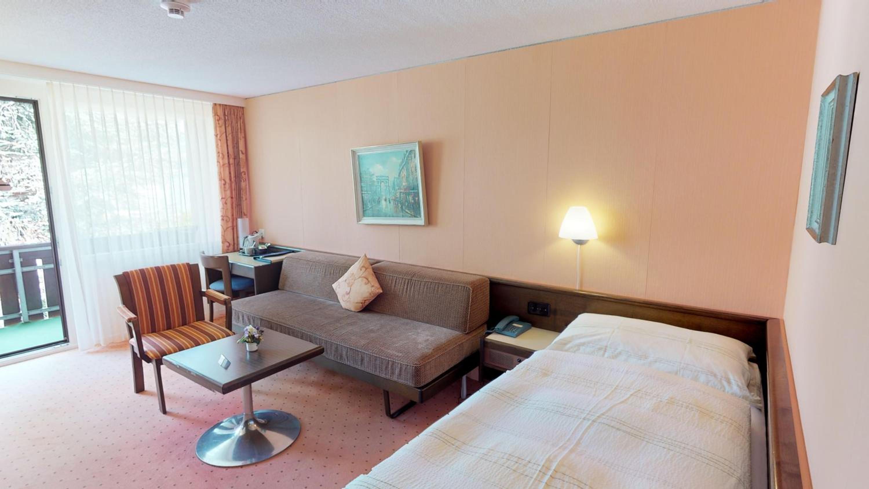 Single Room with lateral Lake View