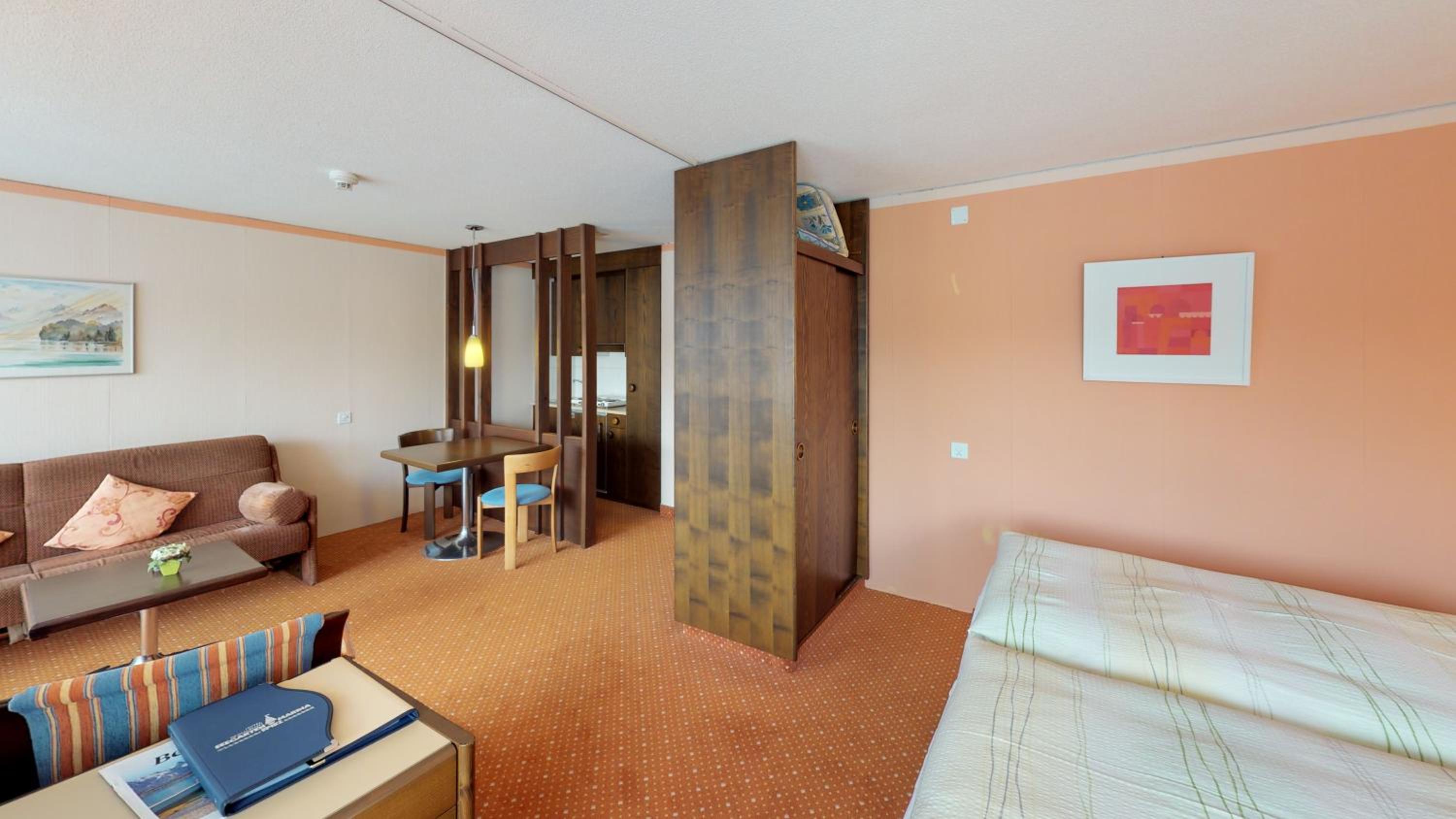 Family Suite with Balcony - Photo 5