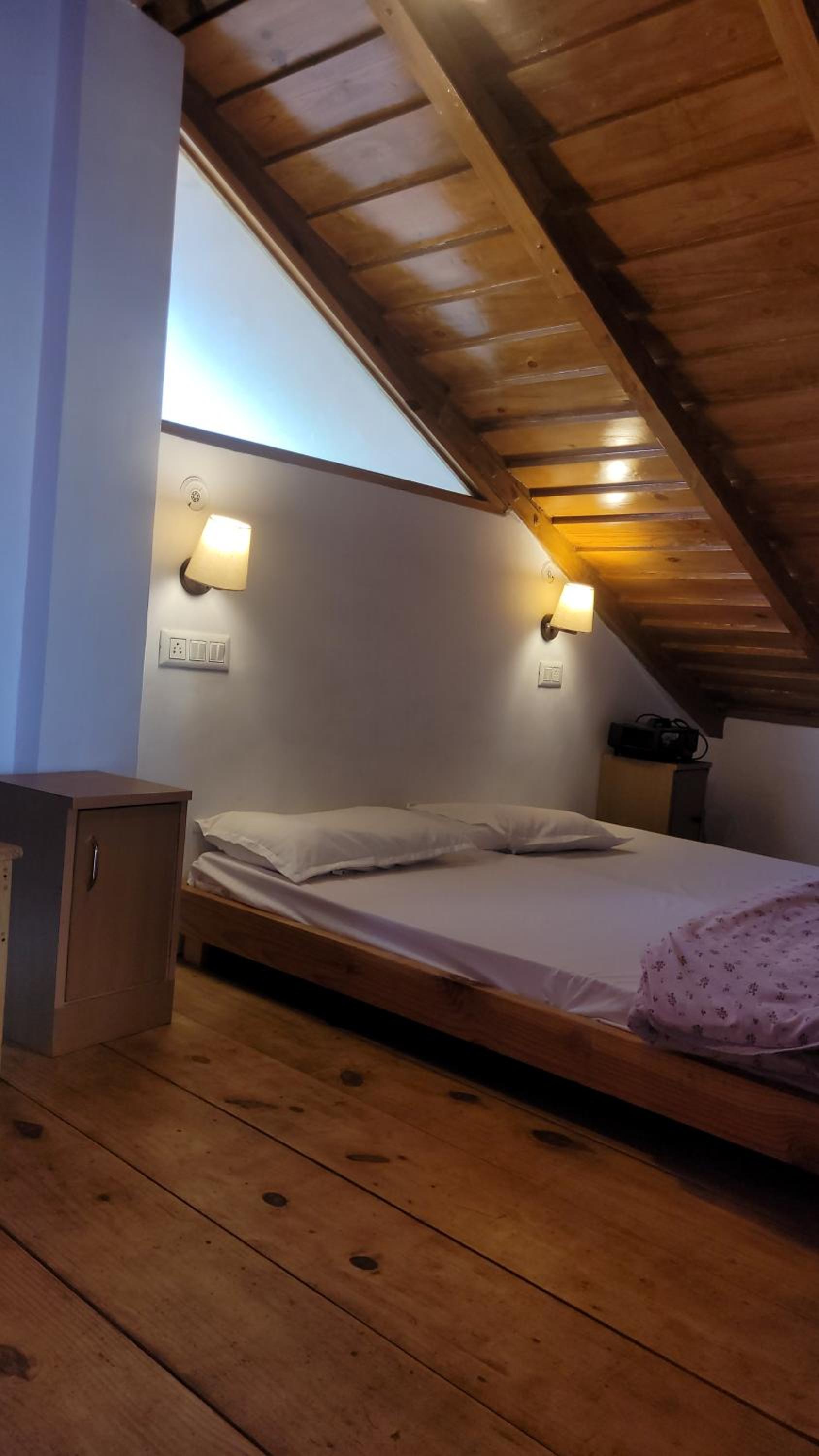 Deluxe Double Room With Balcony photo 3