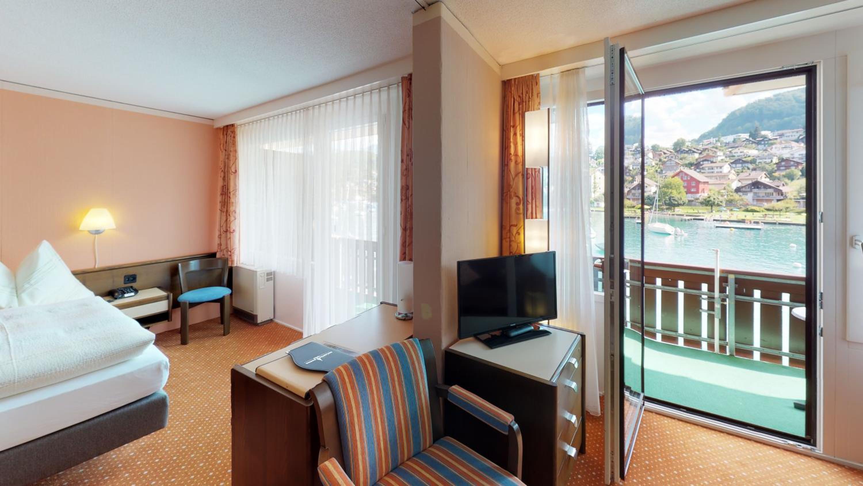 Family Suite with Balcony - Photo 4