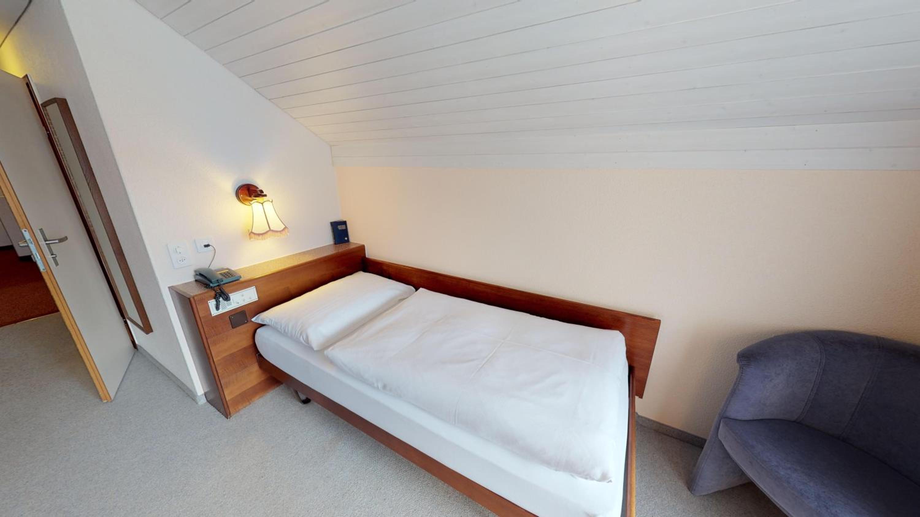 Single Room with lateral Lake View photo 3