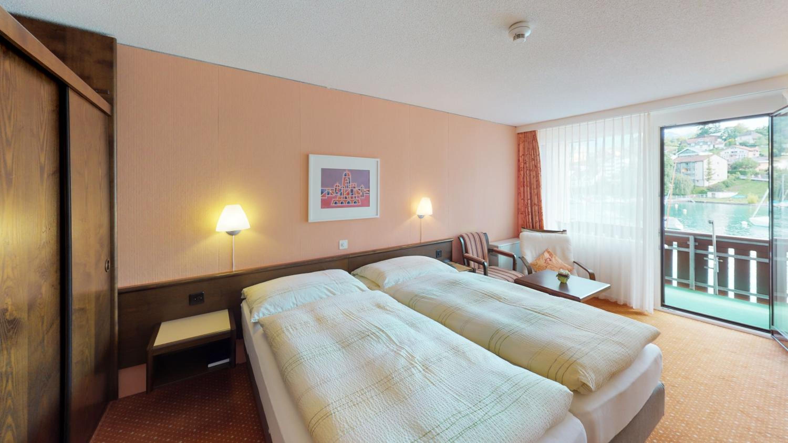 Double Room with Lake View - Photo 2