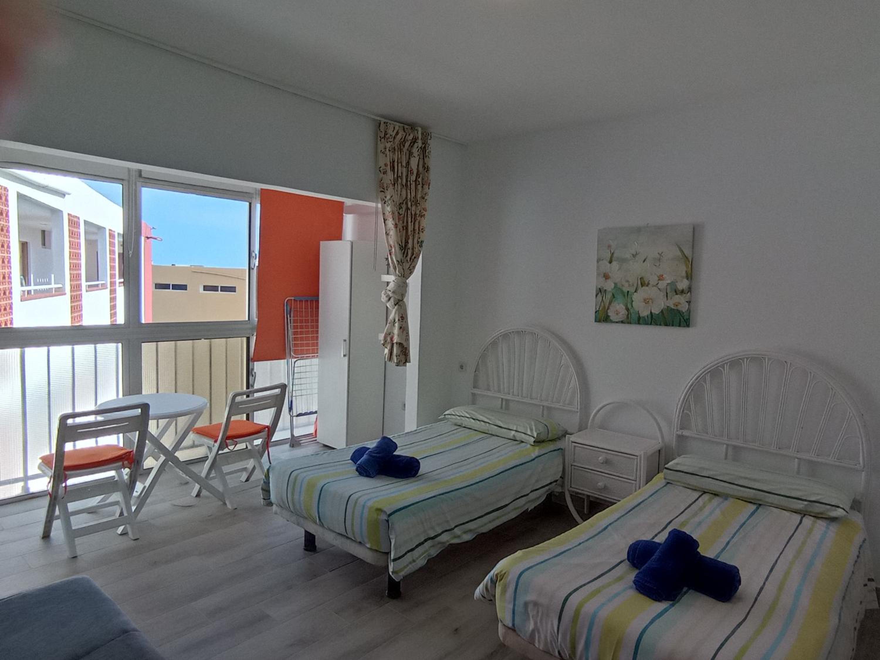 Estudio con vista a la piscina
