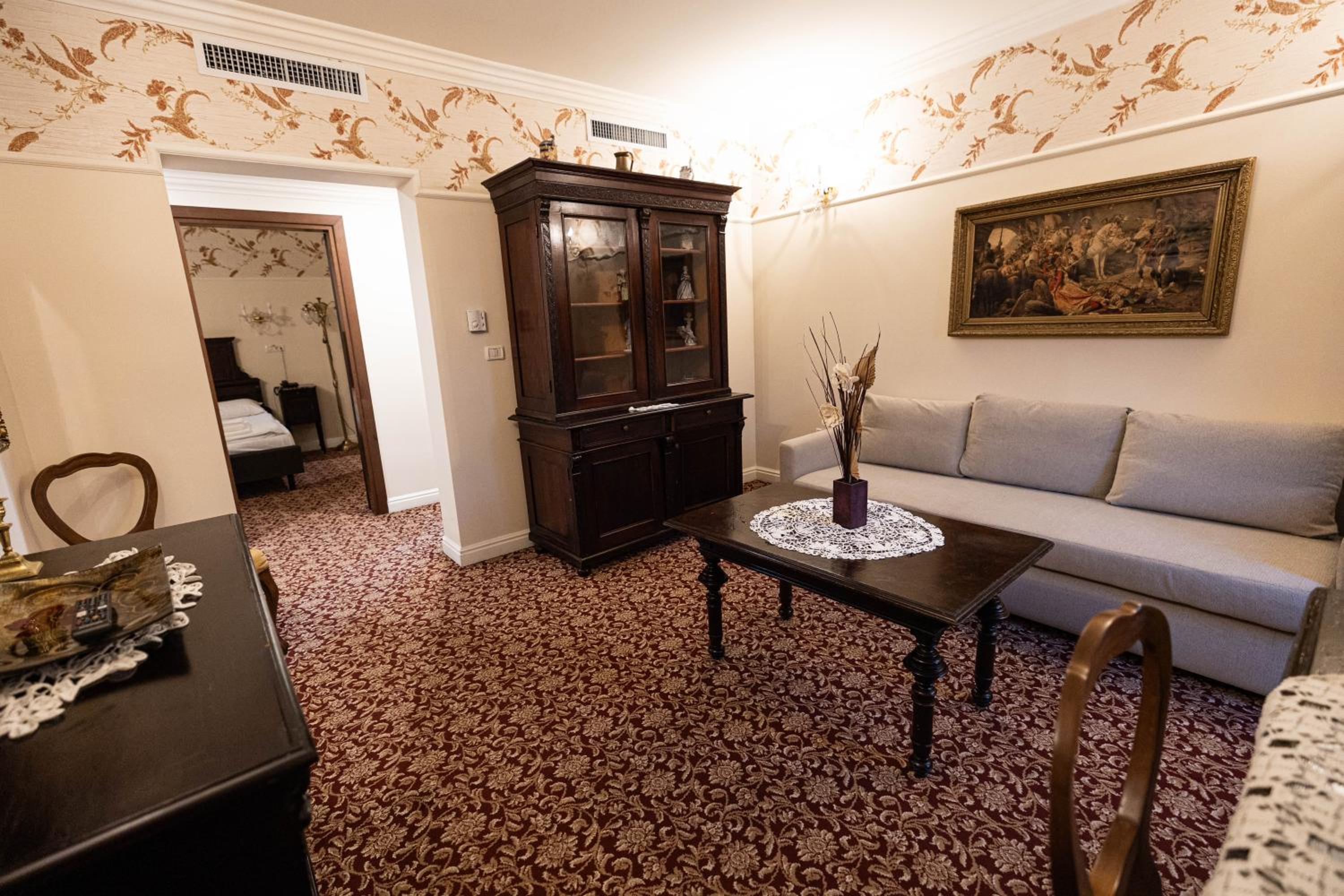 Suite with Pool View  - Photo 2