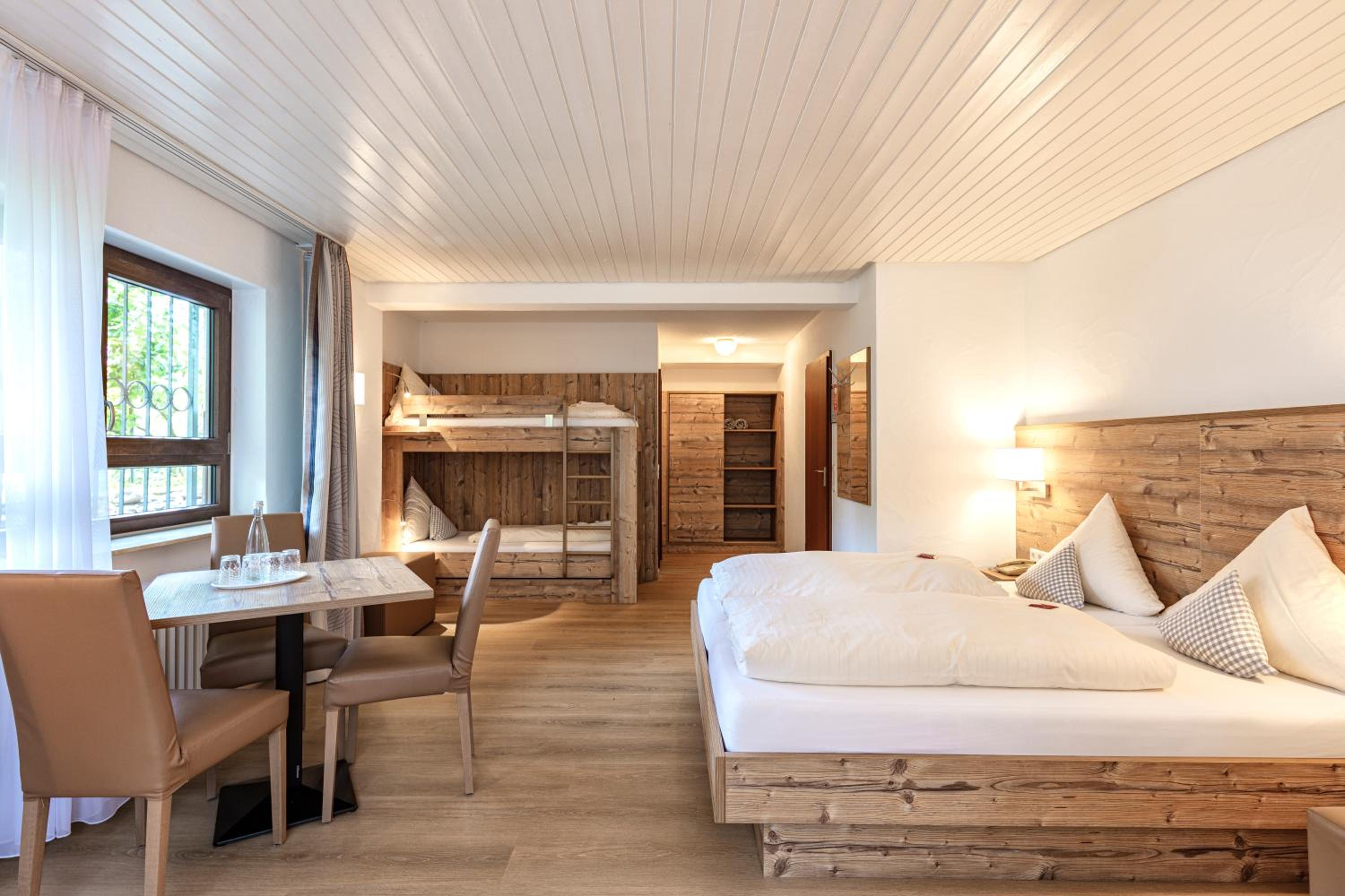 Quadruple Room - Photo 3