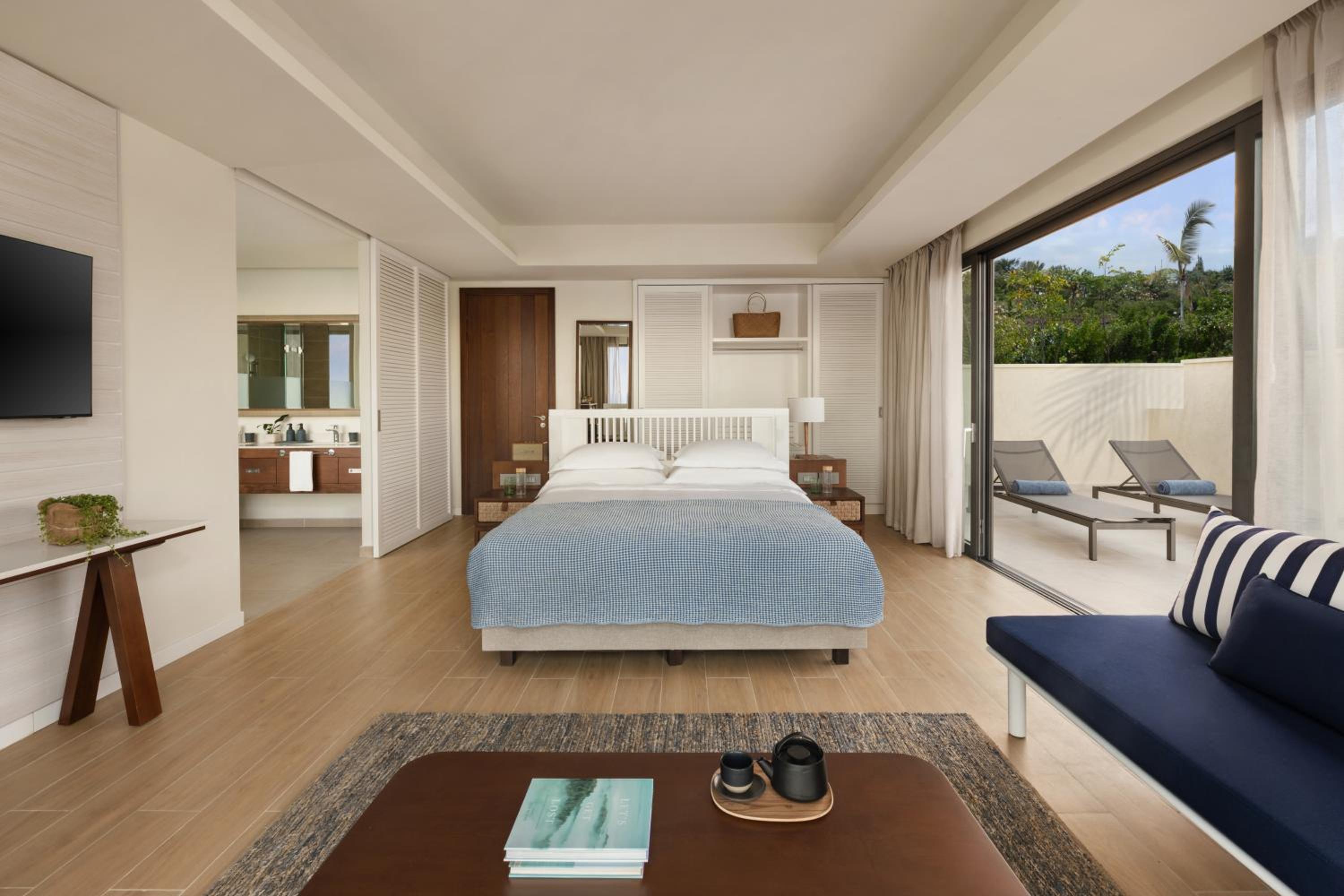 Suite with Garden View