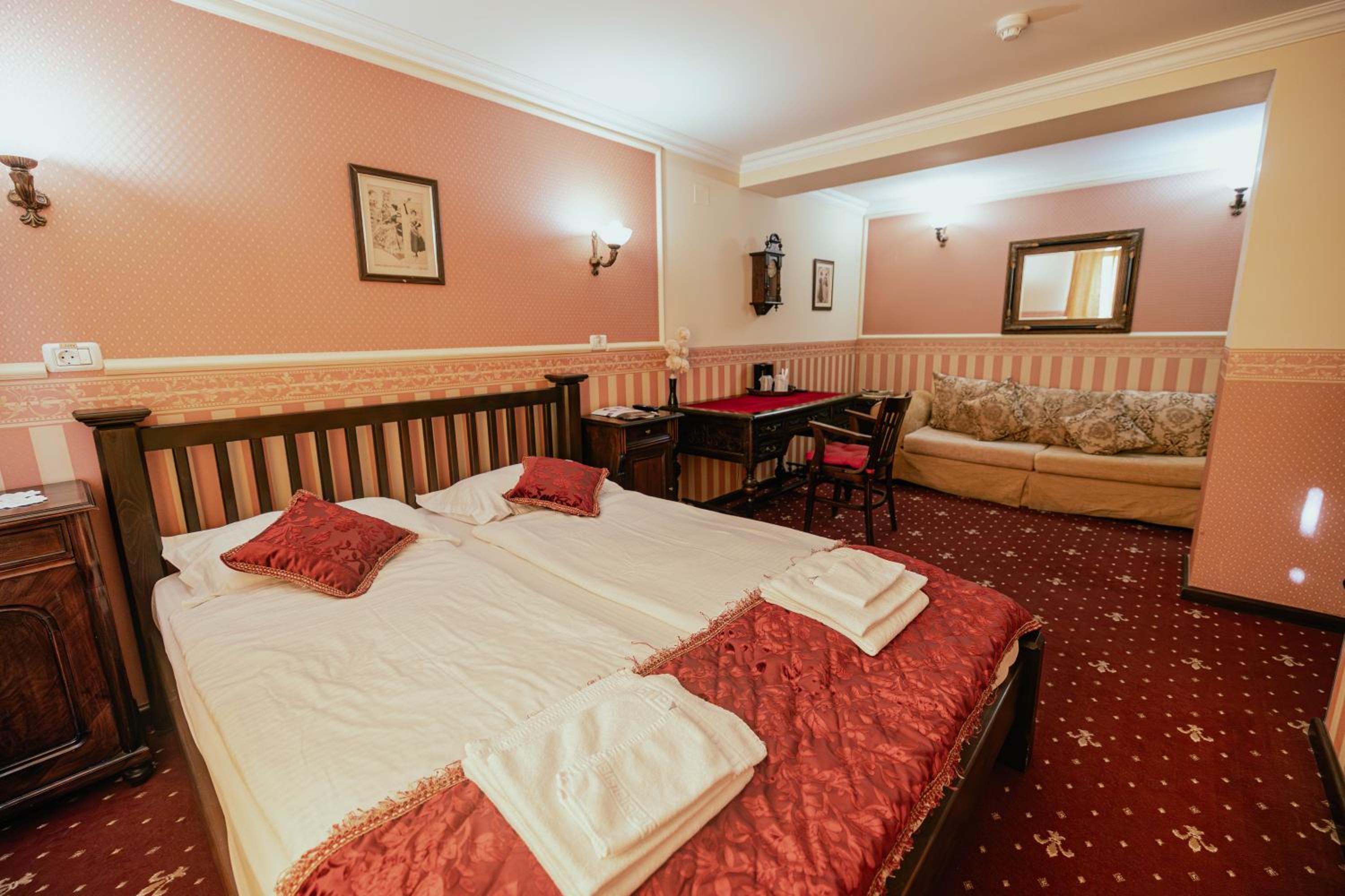 Superior Double Room with Sofa - Photo 1
